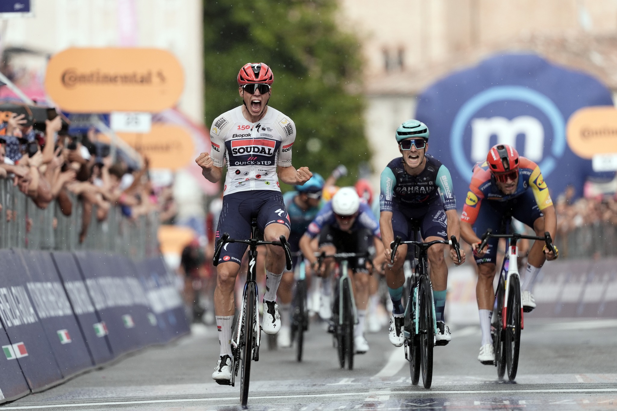 Paul Magnier faz o hat-trick na etapa 18 do Giro d’Italia!