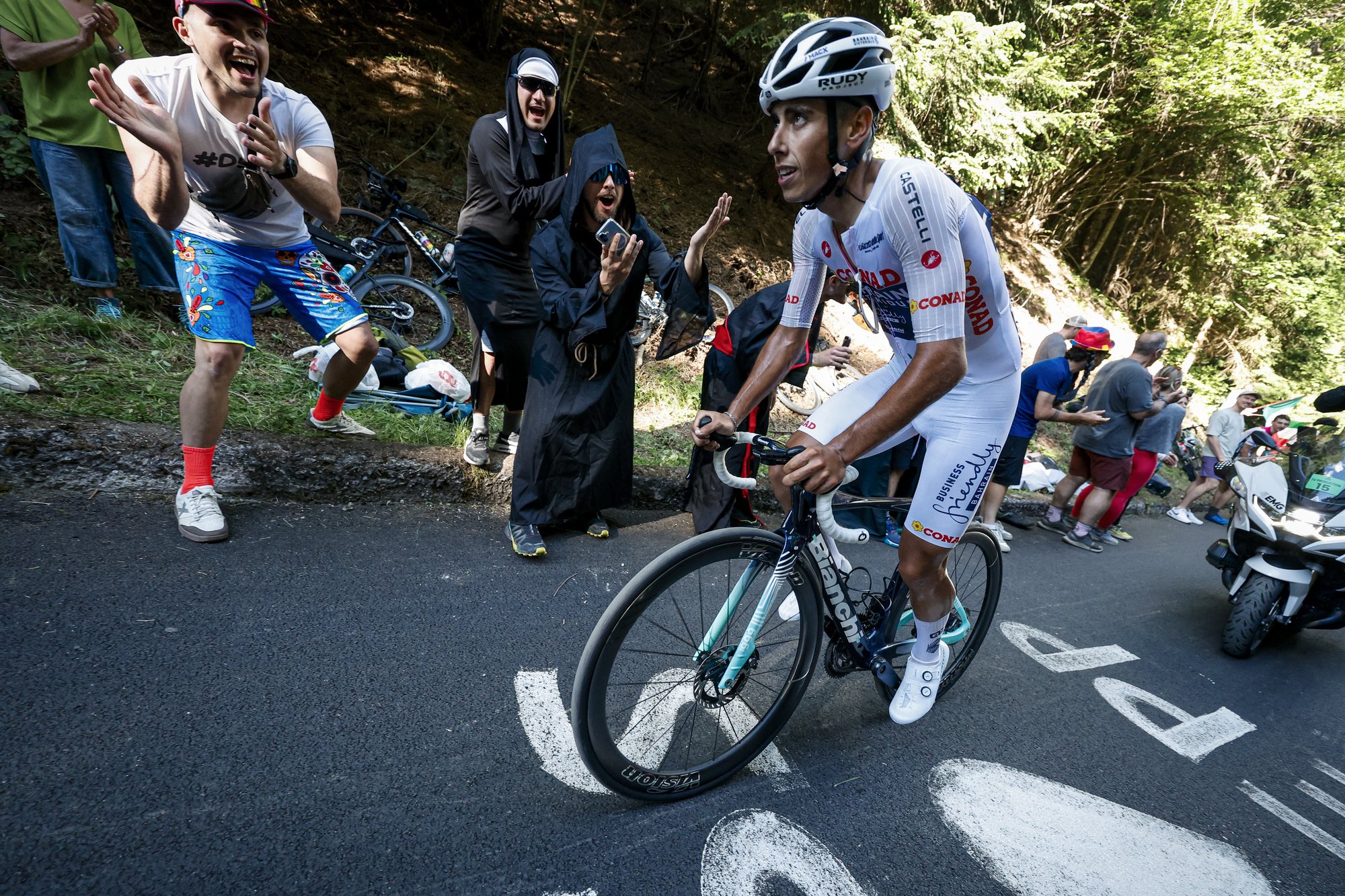 Afonso Eulálio segurou a camisola branca do Giro d'Italia (Foto: Ilario Biondi/SprintCyclingAgency©2026)