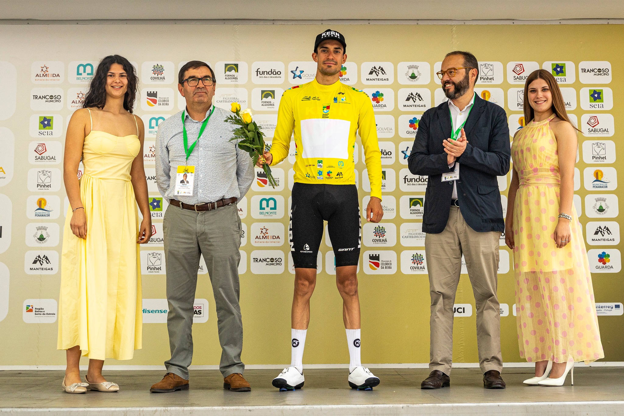 Iván Cobo segue o camisola amarela do GP Beiras e Serra da Estrela