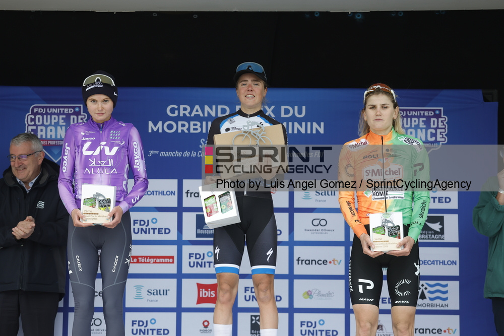 O pódio do Grand Prix du Morbihan Femmes com Sidney Swierenga, Eline Jansen e Emilie Morier