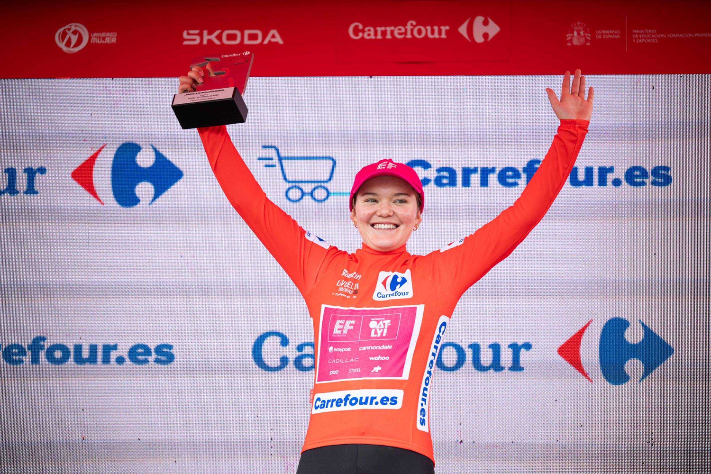 Noemi Ruegg é a primeira camisola vermelha da La Vuelta Femenina (Foto: La Vuelta Femenina)
