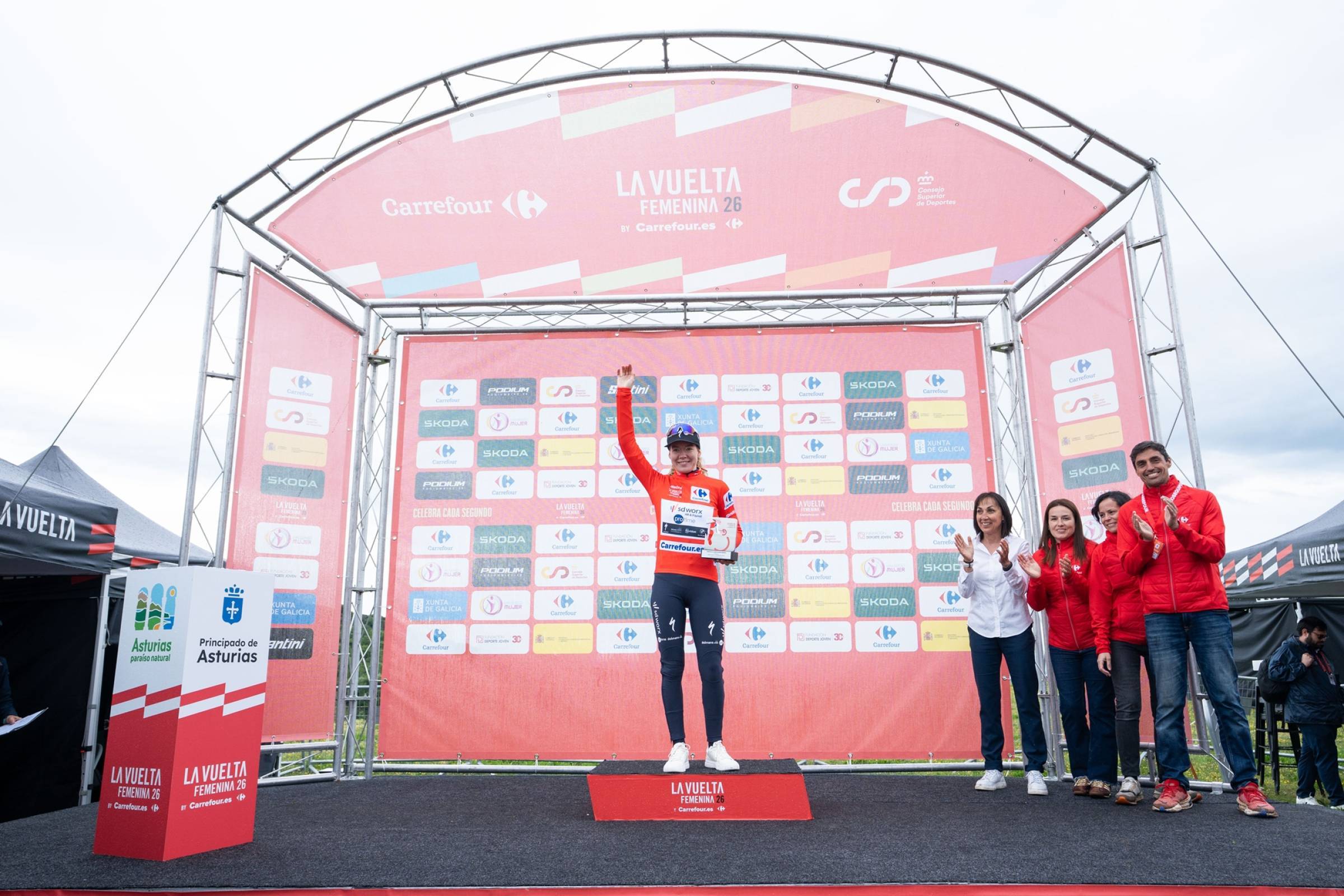 Anna van der Breggen é a nova camisola vermelha da La Vuelta Femenina (Foto: Cxcling Creative Agency)