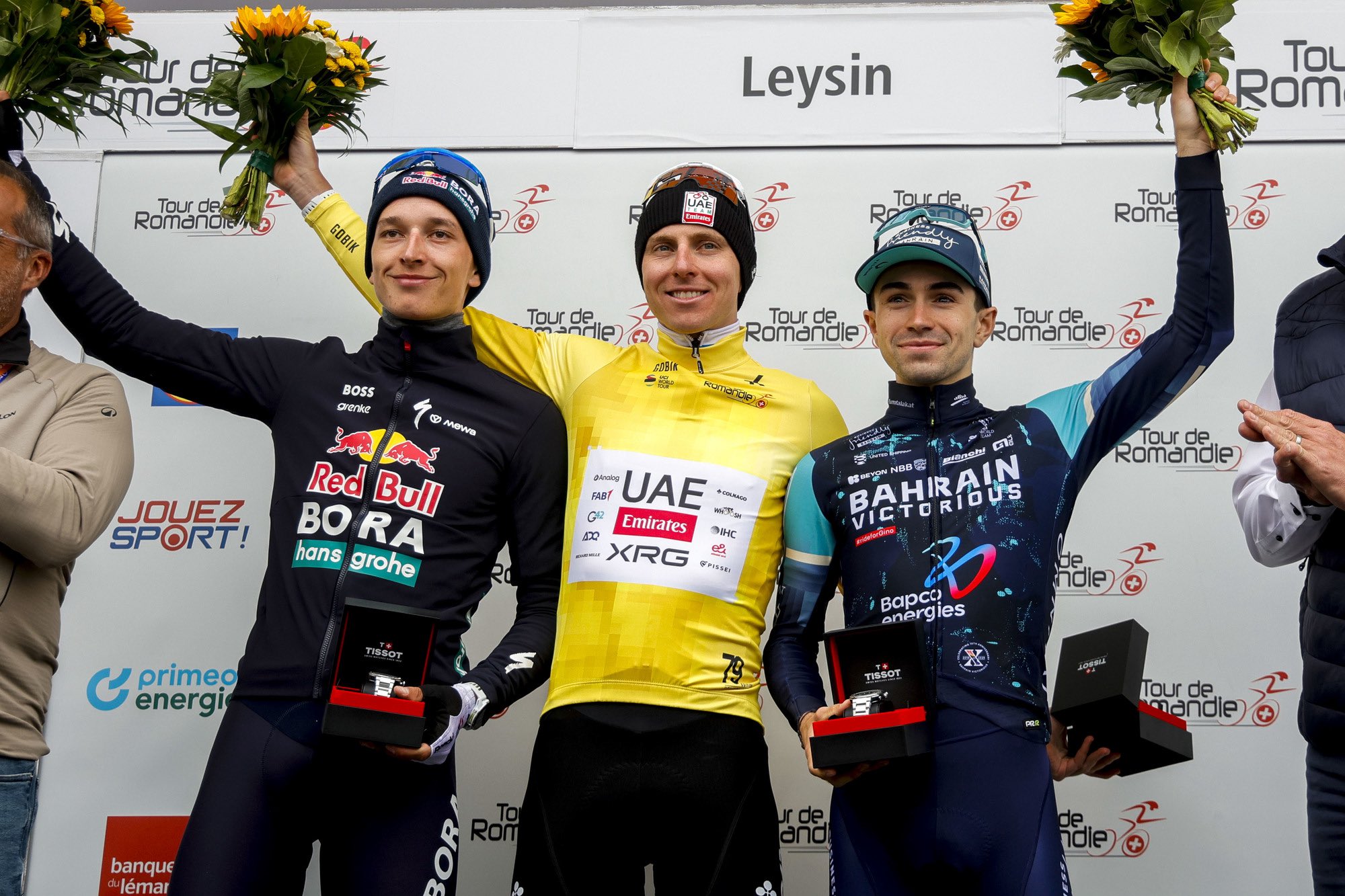 O pódio do Tour de Romandie com Florian Lipowitz, Tadej Pogacar e Lenny Martinez (Foto: SprintCyclingAgency)