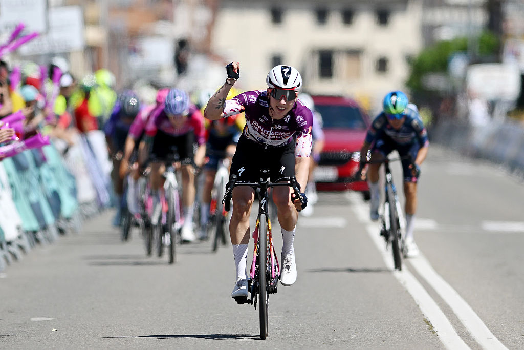 Lorena Wiebes segue a camisola roxa da Vuelta a Burgos Feminas