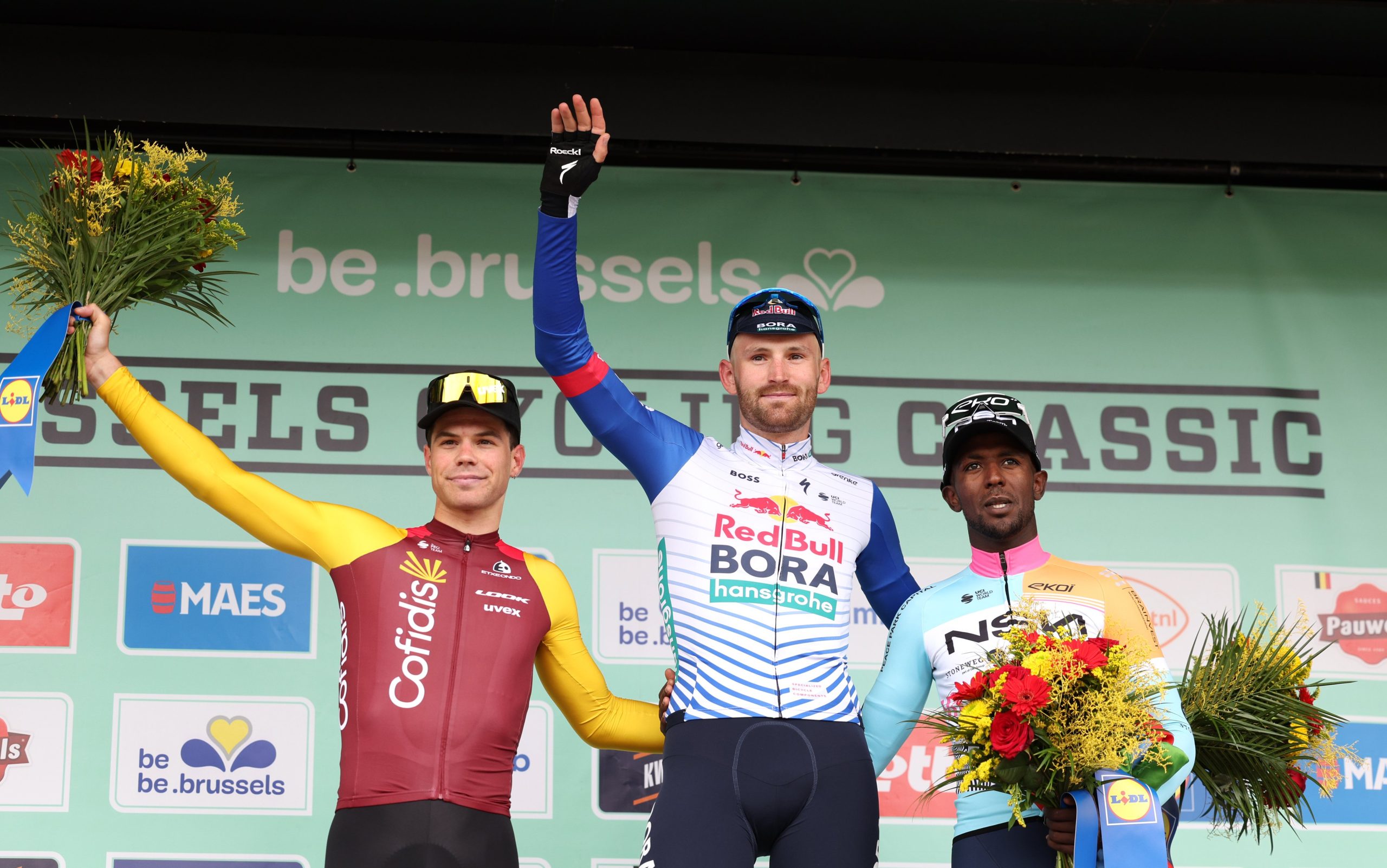 O pódio da Brussels Cycling Classic com Milan Fretin, Jordi Meeus e Biniam Girmay