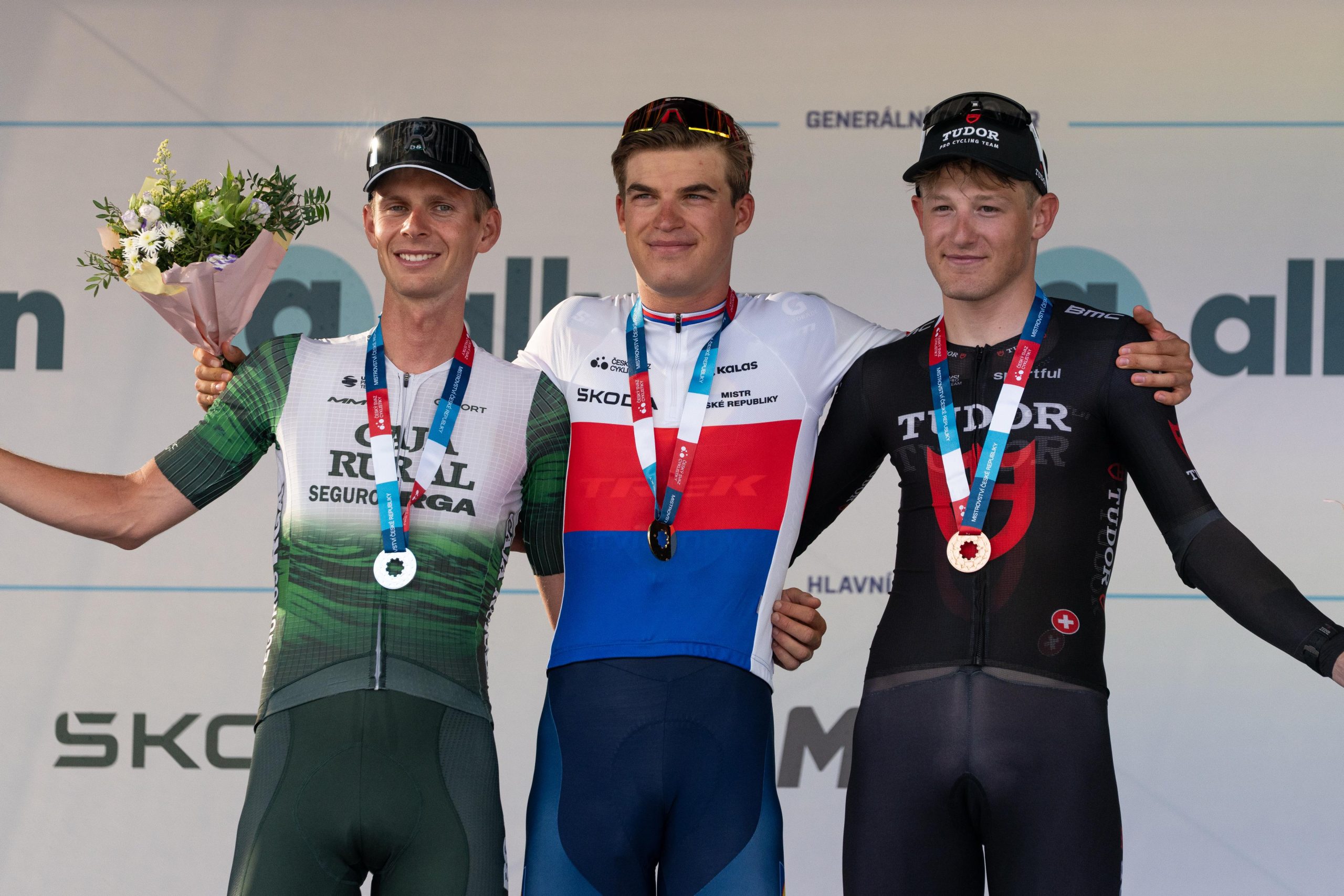 O pódio dos elites masculinos da Chéquia com Jakub Otruba, Mathias Vacek e Petr Keleman (Foto: Czech Cycling Federation)