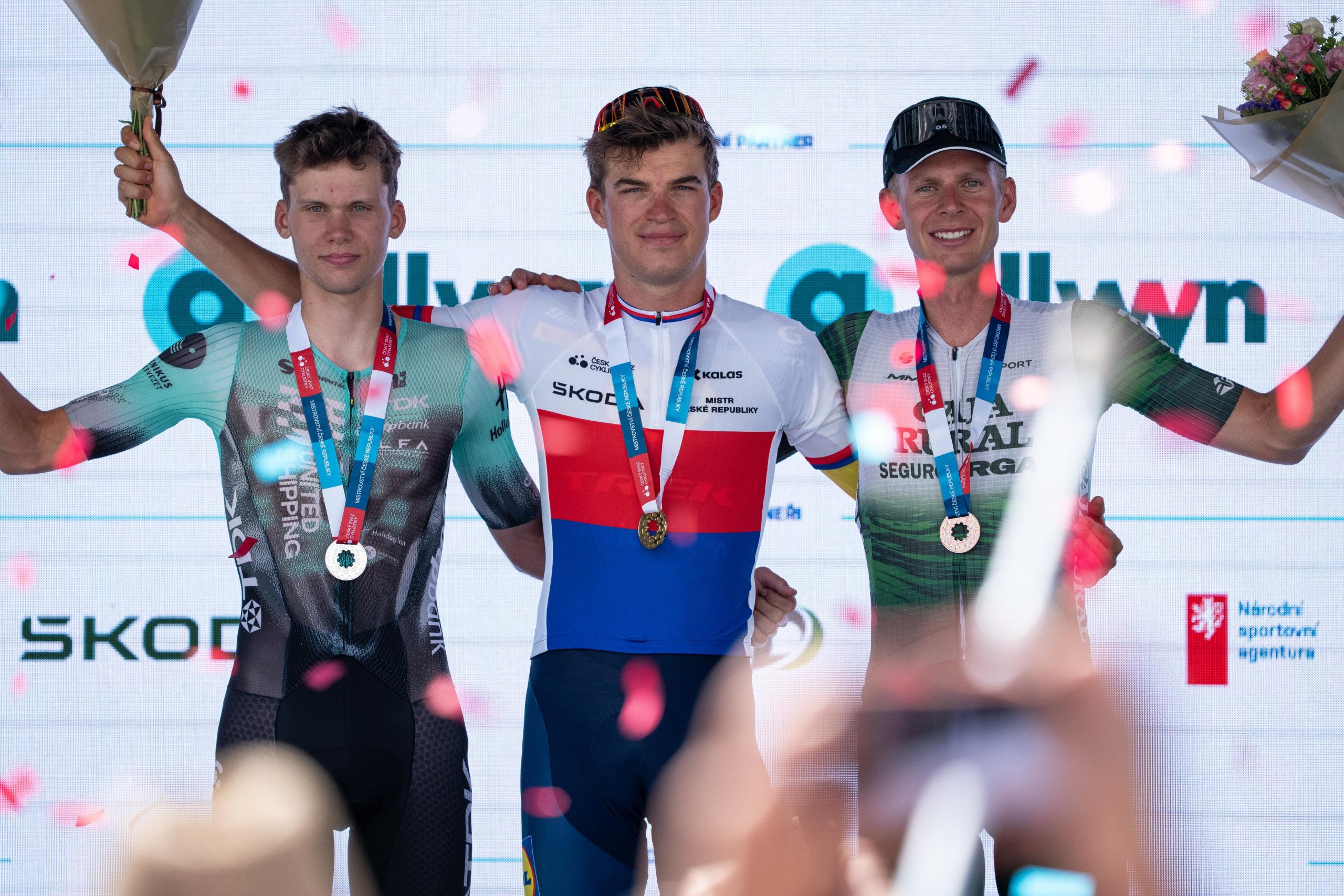 O pódio dos elites masculinos da Chéquia com Tomas Pridal, Mathias Vacek e Jakub Otruba (Foto: Czech Cycling Federation)
