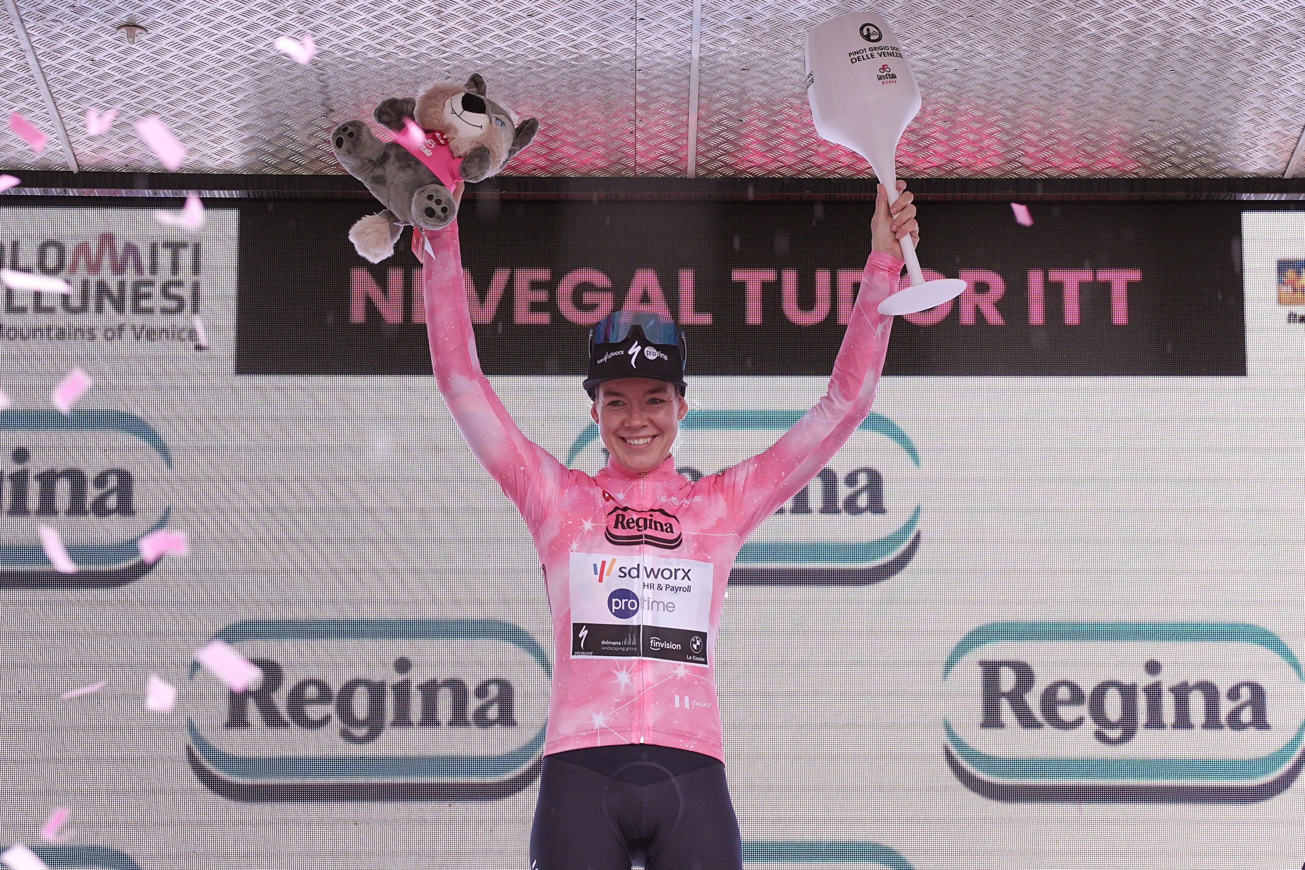 Anna van der Breggen é a nova Maglia Rosa do Giro d'Italia Women