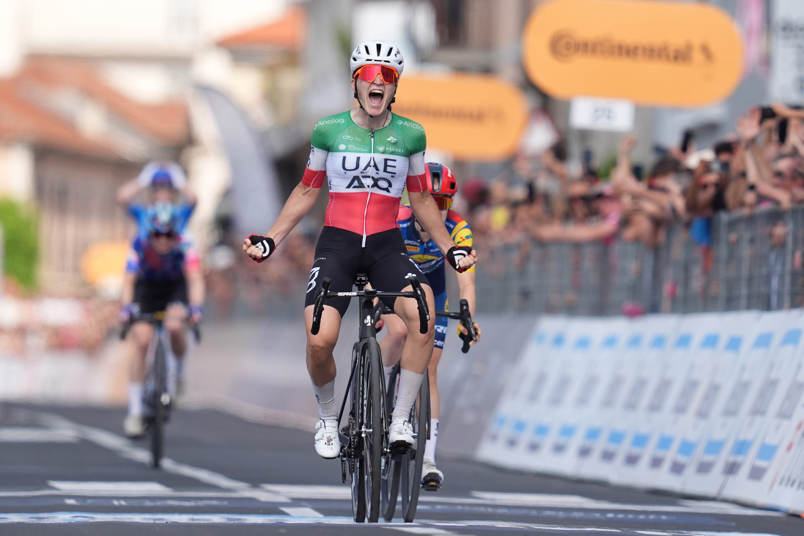 Elisa Longo Borghini fez brilhar o tricolor italiano na última etapa do Giro d'Italia Women