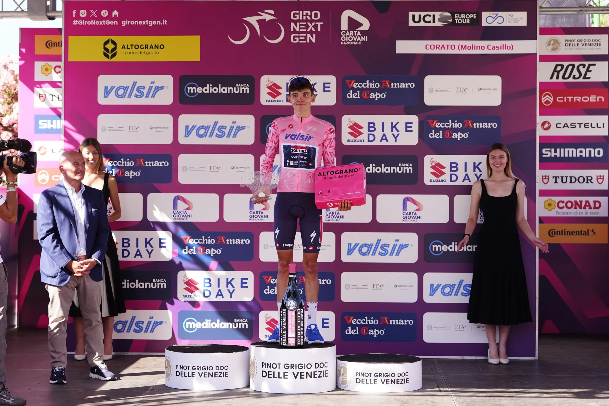 Jasper Schoofs segue o Maglia Rosa do Giro Next Gen (Foto: RCS Sports)