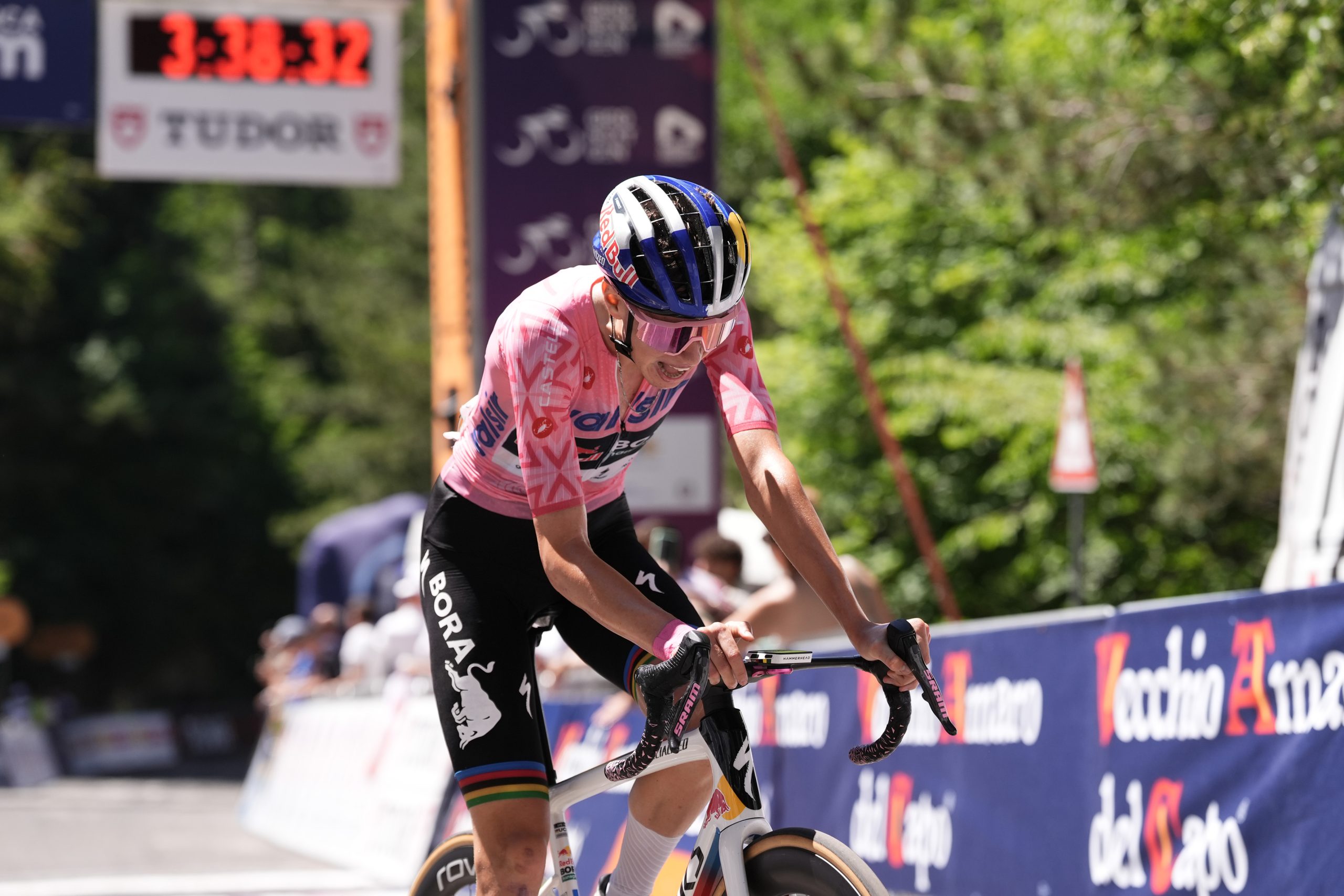 Lorenzo Finn segue o Maglia Rosa do Giro Next Gen