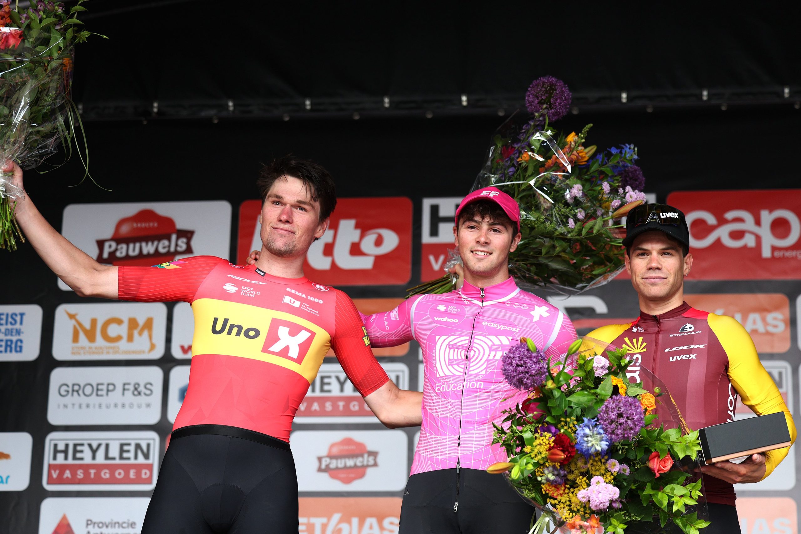 O pódio da Heistse Pijl com Soren Waerenskjold, Noah Hobbs e Milan Fretin