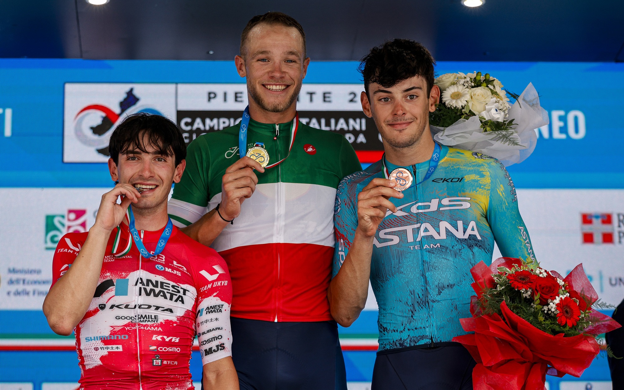 O pódio dos elites masculinos na Itália com Tommaso Dati, Jonathan Milan e Alessandro Romele (Foto: SprintCyclingAgency)