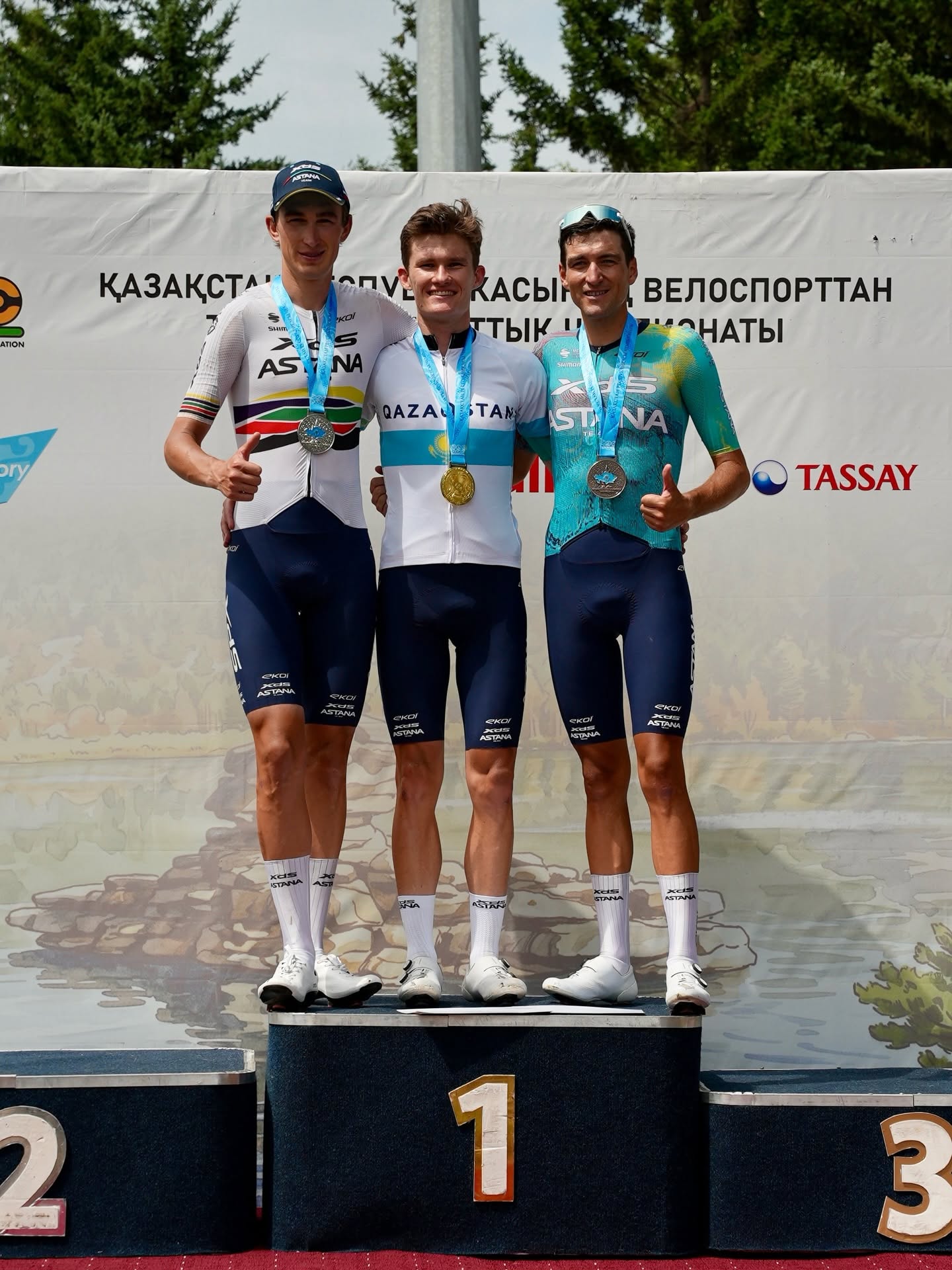 O pódio dos elites masculinos do Cazaquistão com Yevgeniy Fedorov, Nicolas Vinokurov e Anton Kuzmin (Foto: XDS Astana Team)