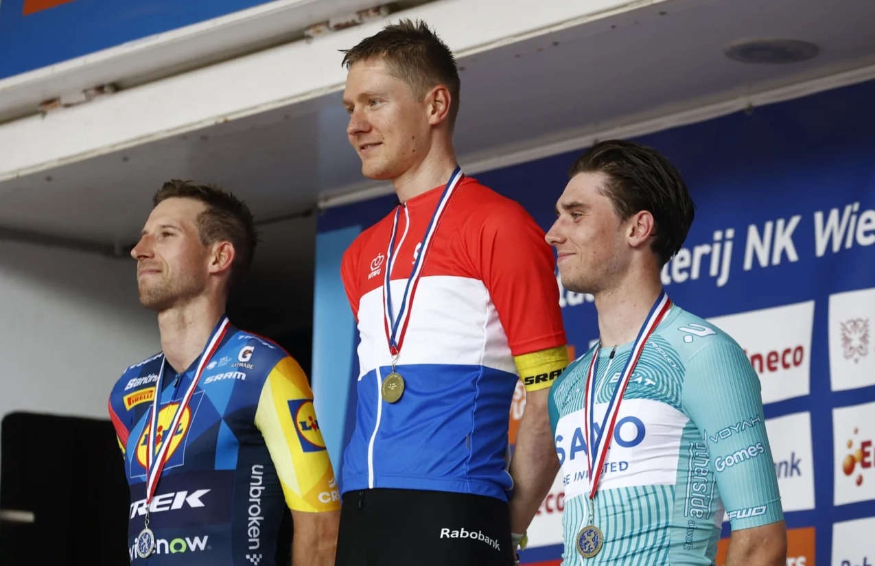 O pódio dos elites masculinos dos Países Baixos com Bauke Mollema, Wilco Kelderman e Jochem Kerckhaert (Foto: Cor Vos)