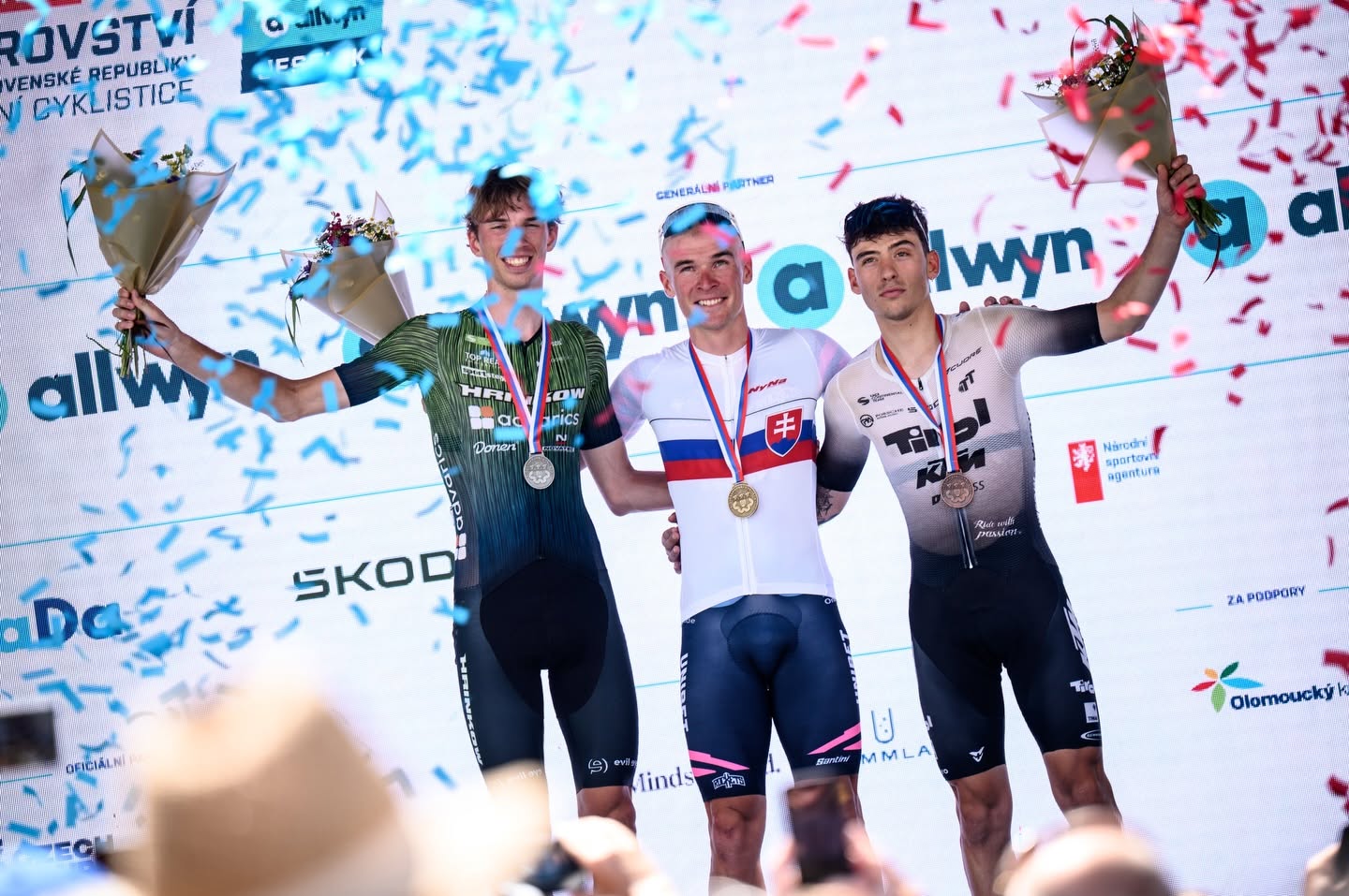 O pódio dos elites masculinos da Eslováquia com Richard Riska, Lukas Kubis e Samuel Novak (Slovak Cycling Federation)