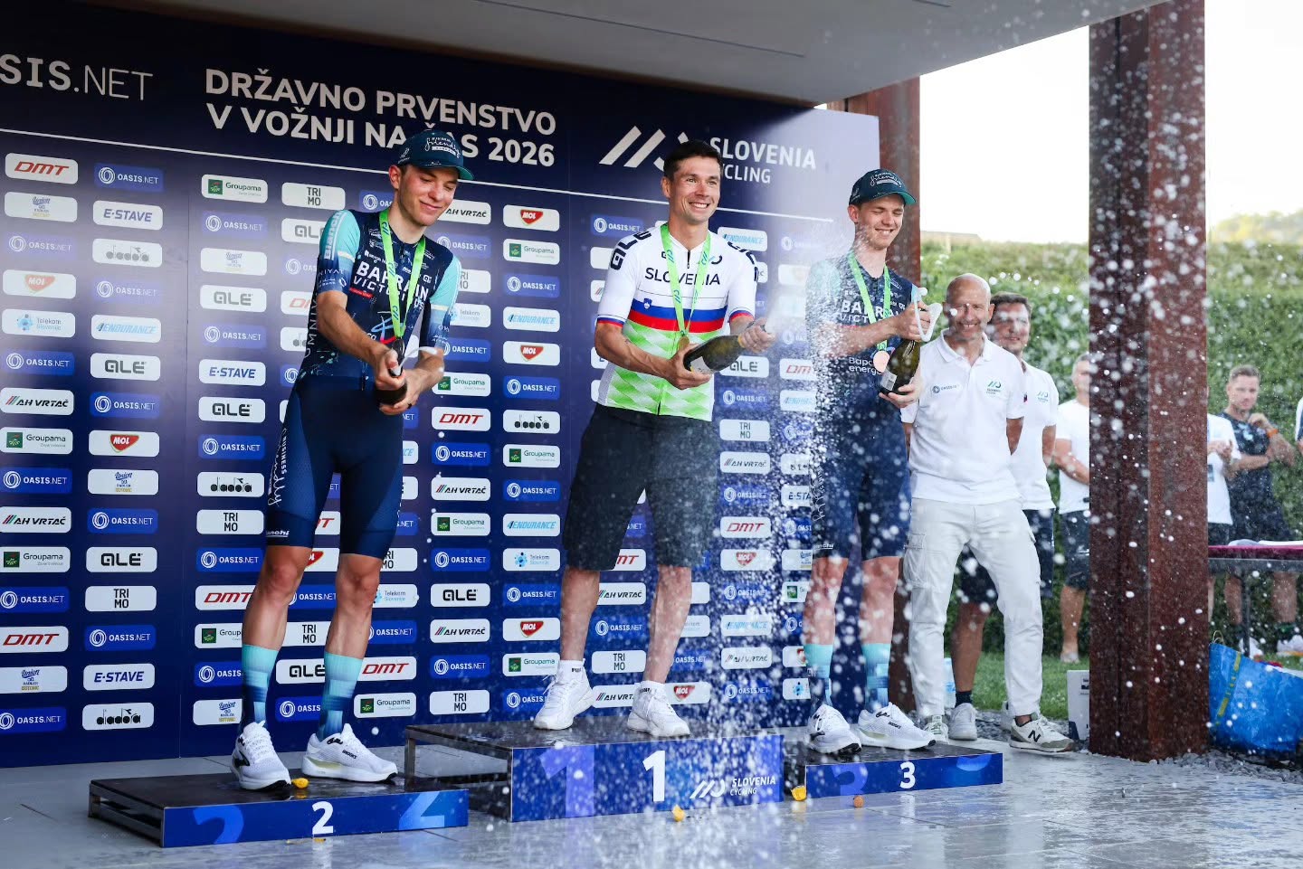 O pódio dos elites masculinos da Eslovénia com Roman Ermakov, Primoz Roglic e Jakob Omrzel (Foto: Slovenia Cycling)