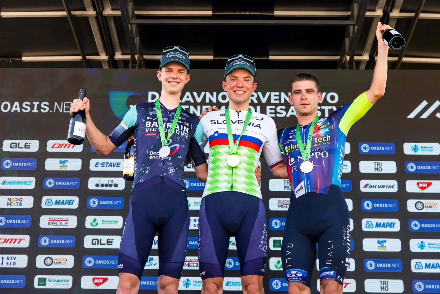 O pódio dos elites masculinos da Eslovénia com Jakob Omrzel, Roman Ermakov e Tilen Finkst (Foto: Slovenia Cycling)