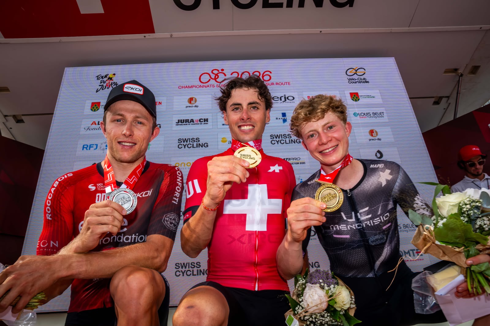 O pódio dos elites masculinos da Suíça com Valentin Darbellay, Jan Christen e Melk Zumstein (Foto: UAE Team Emirates - XRG)