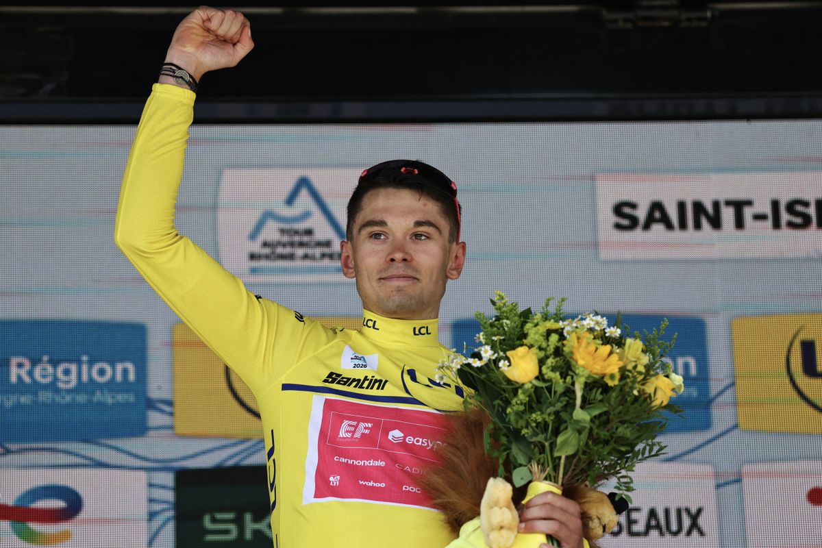 Alex Baudin é o primeiro camisola amarela do Tour Auvergne - Rhône-Alpes (Foto: Getty Images)