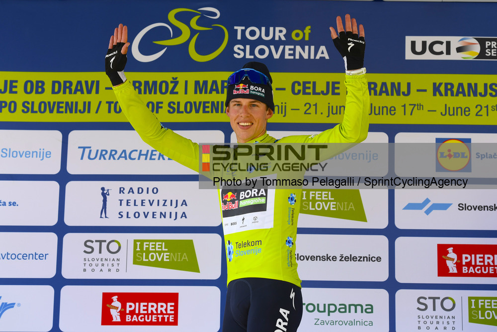 Laurence Pithie segue o camisola verde do Tour of Slovenia (Foto: Tommaso Pelagalli/SprintCyclingAgency©2026)