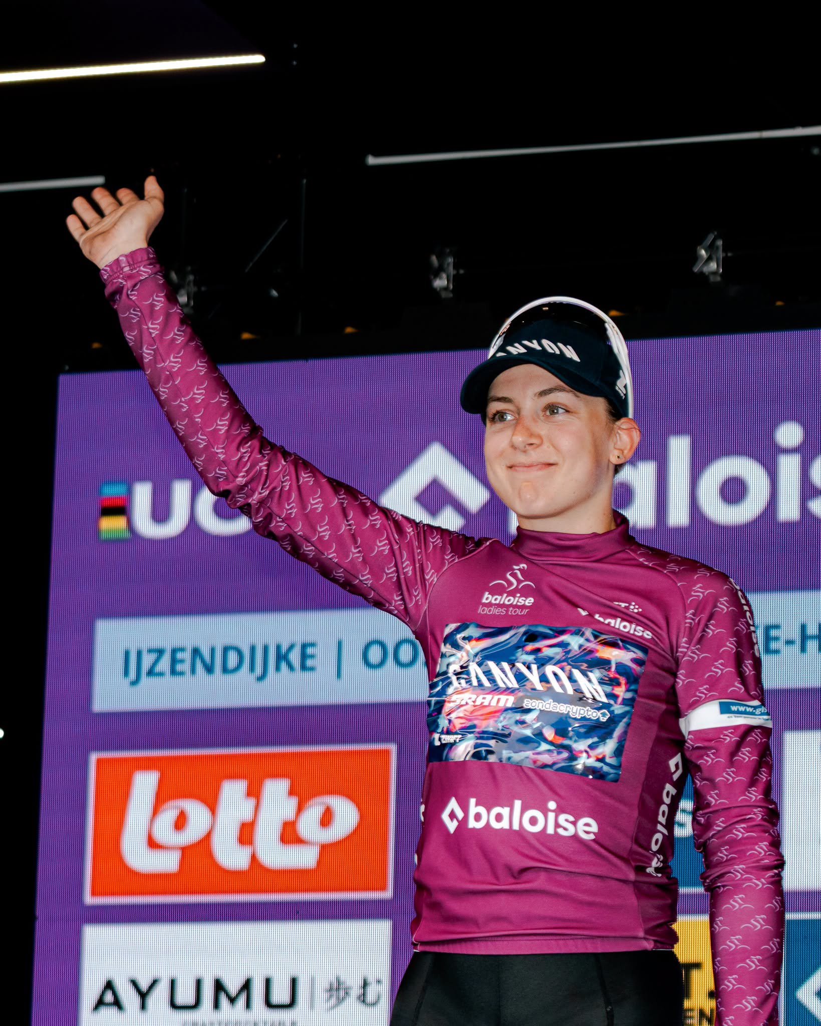Zoe Backstedt segue a camisola roxa do Baloise Ladies Tour (Foto: Canyon//SRAM)