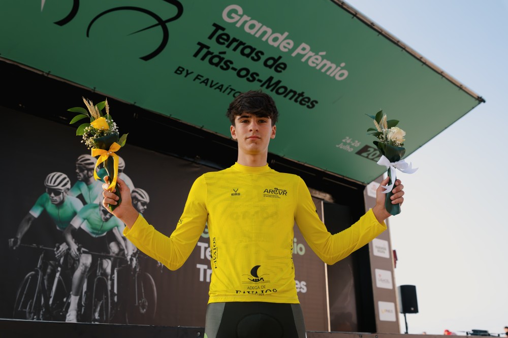 Carlos Tena é o novo camisola amarela do GP Terras de Trás-os-Montes