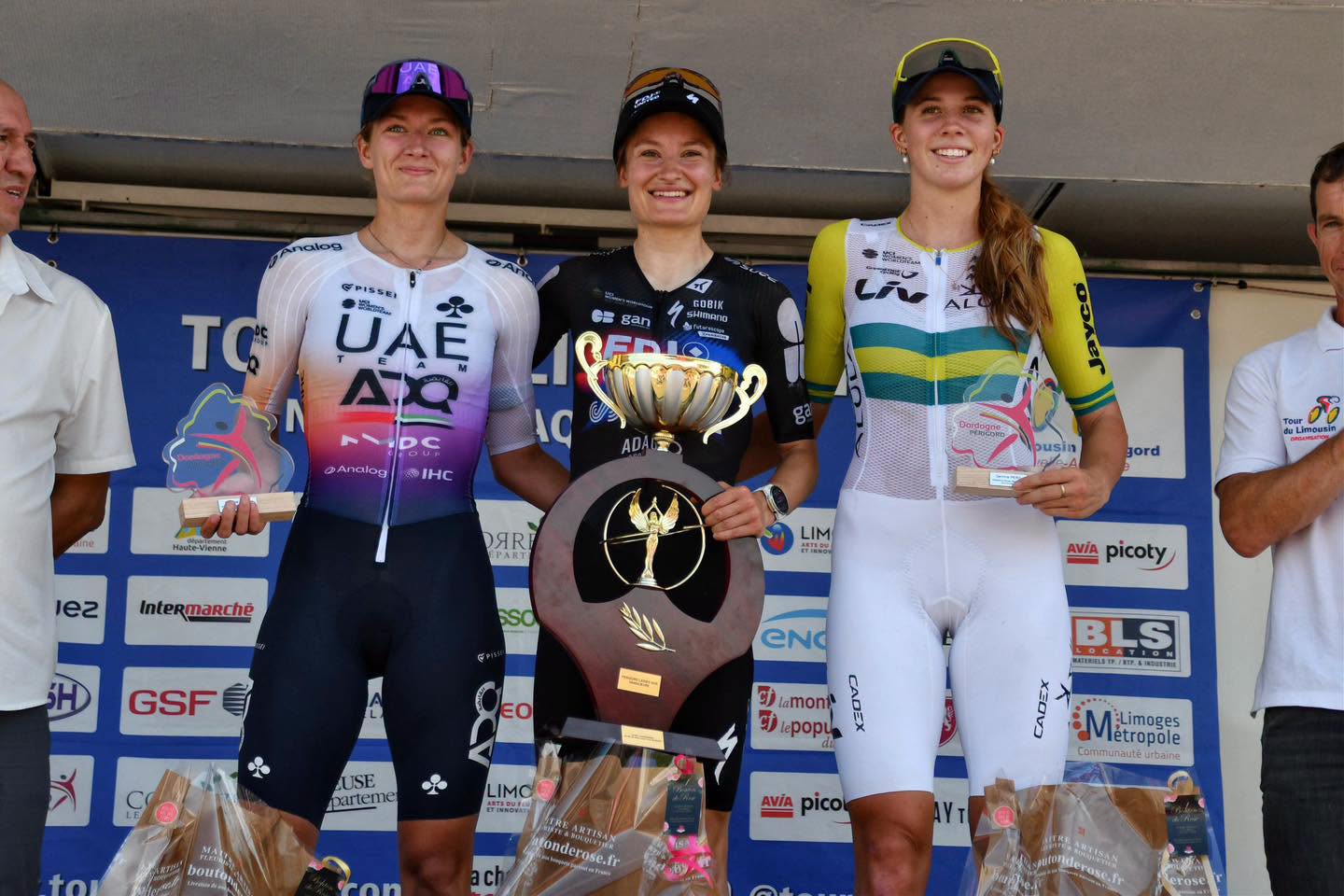 O pódio da La Périgord Ladies com Karlijn Swinkels, Eva van Agt e Mackenzie Coupland