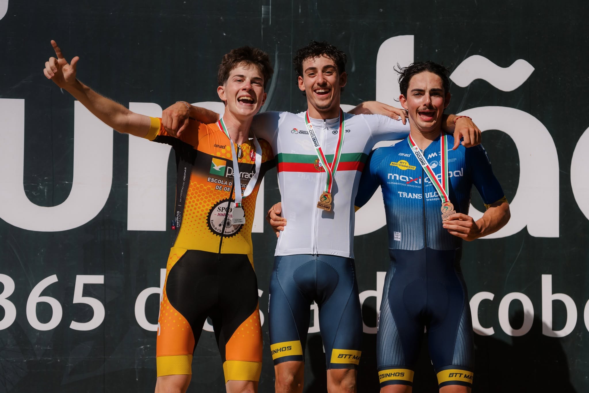 O pódio dos sub-23 masculinos com Tomás Pais, João Fonseca e Rodrigo Araújo