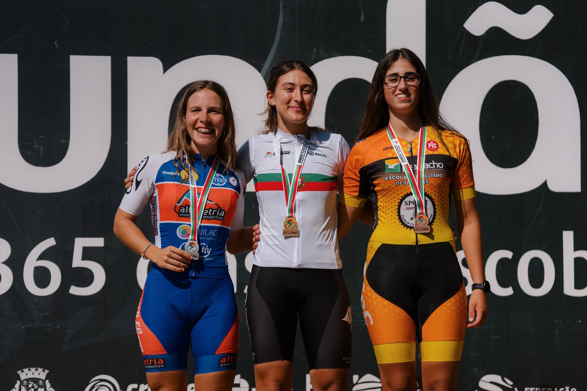 O pódio das sub-23 femininas com Beatriz Sousa, Beatriz Guerra e Catarina Espada