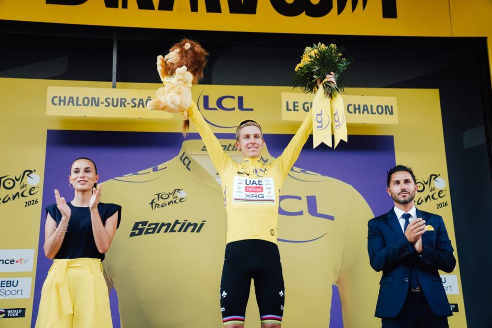 Tadej Pogacar segue o camisola amarela do Tour de France (Foto: ASO)