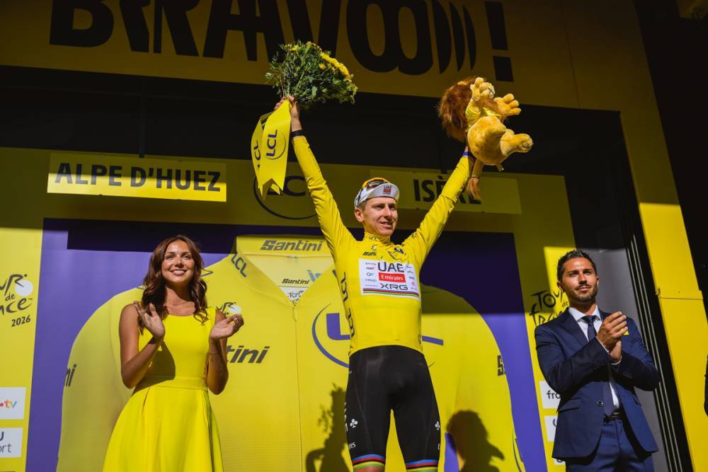 Tadej Pogacar segue o camisola amarela do Tour de France