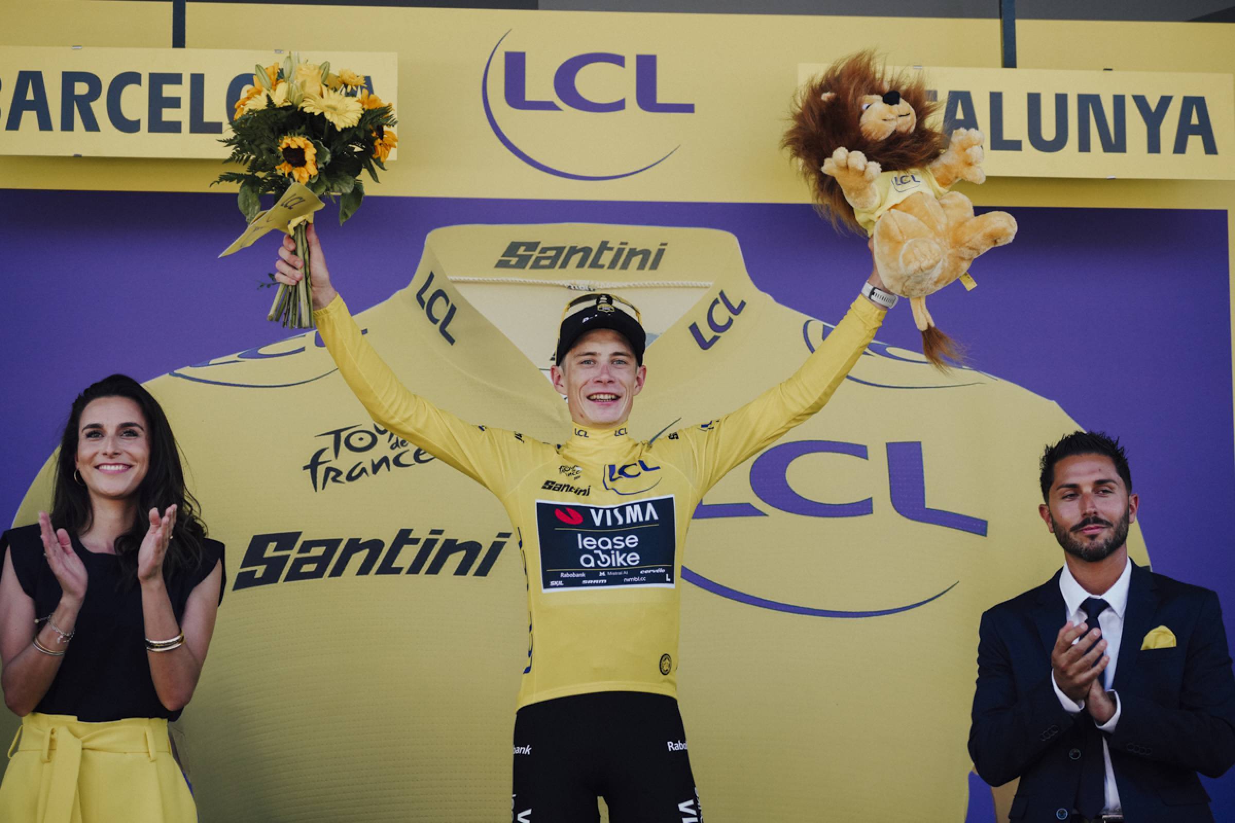 Jonas Vingegaard segue o camisola amarela do Tour de France
