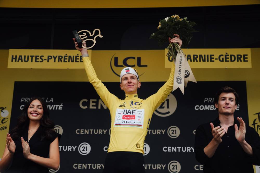 Tadej Pogacar volta a ser o camisola amarela do Tour de France