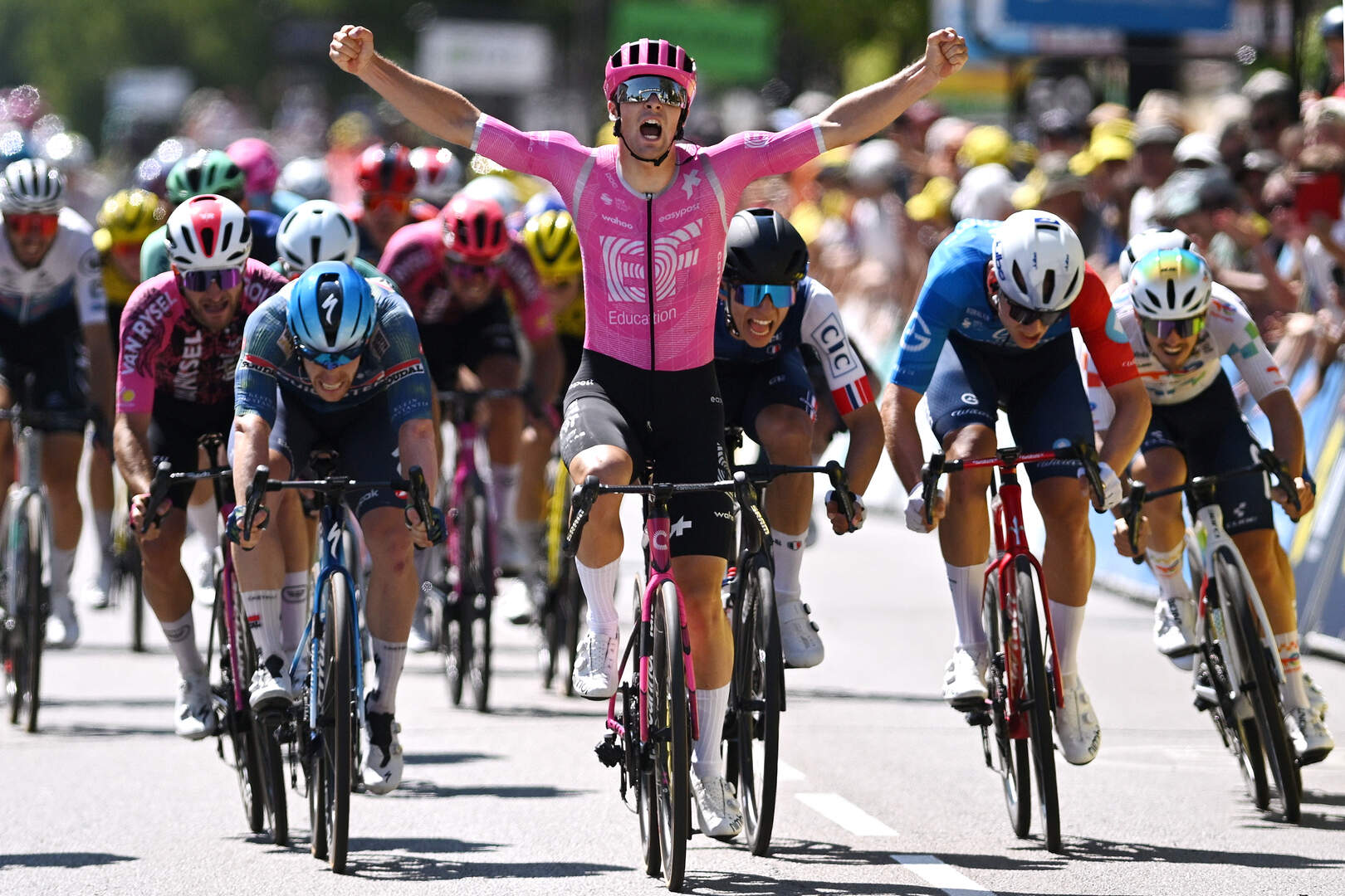 Noah Hobbs impõe-se ao sprint e é o primeiro líder do Tour de l’Ain!