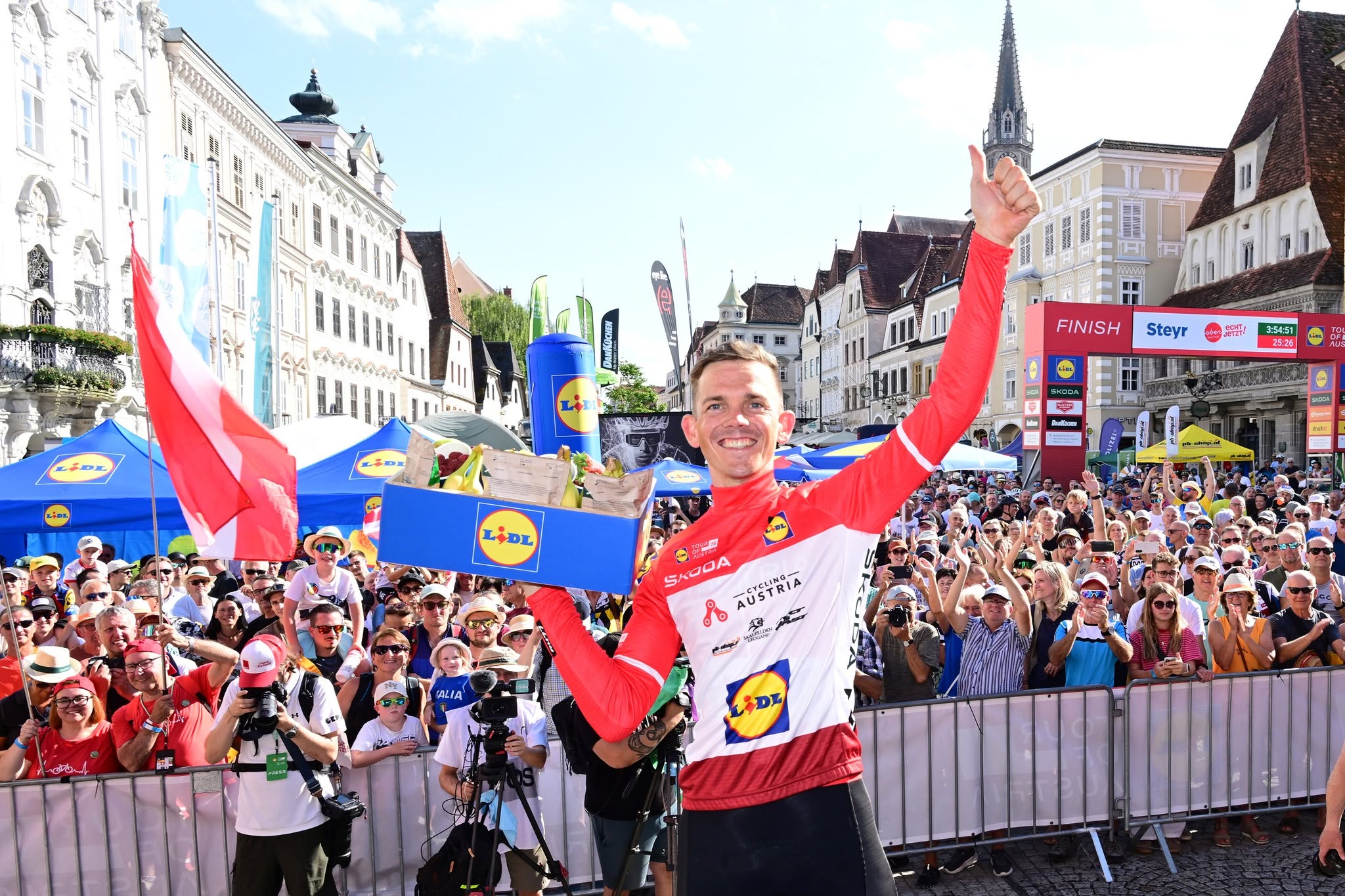 Gregor Muhlberger manteve a camisola vermelha e branca do Tour of Austria (Foto: Cycling Austria)