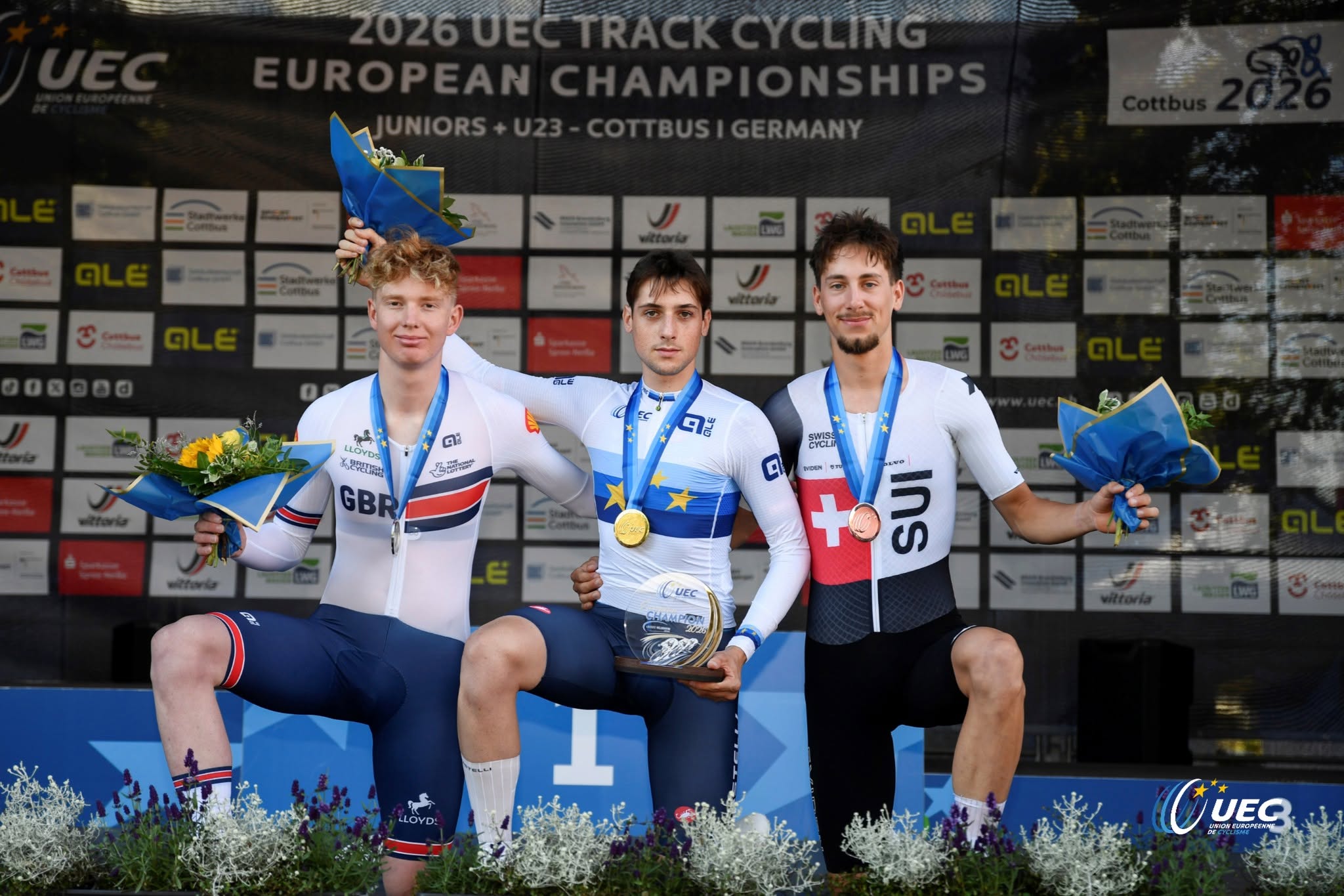 O pódio da Perseguição Individual dos Juniores masculinos com Daniel Thompson, Ruben Ferrari e Antoine Salamin