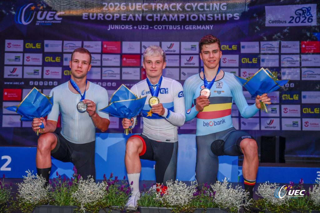 O pódio do Scratch dos Sub-23 masculinos nos Campeonatos da Europa com Ilya Savekin, Raphael Kokas e Witse Bertels