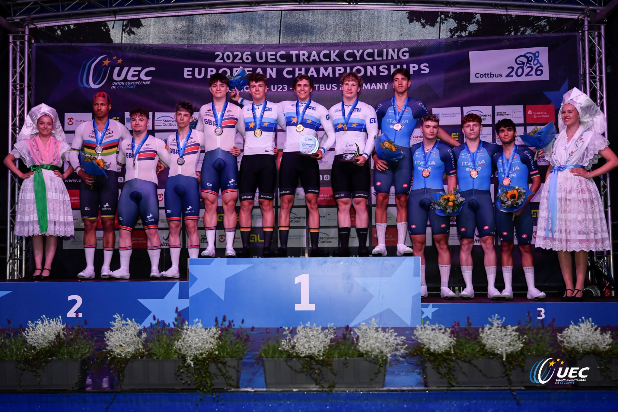 O pódio do Sprint Coletivo dos juniores masculinos com Reino Unido, Alemanha e Itália