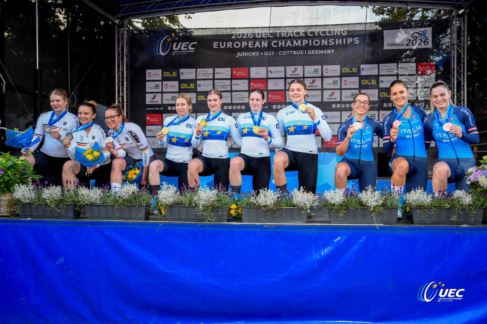 O pódio do Km dos juniores masculinos com Matteo Ghirelli, Leonidas Rekowski e Mikhail Demish