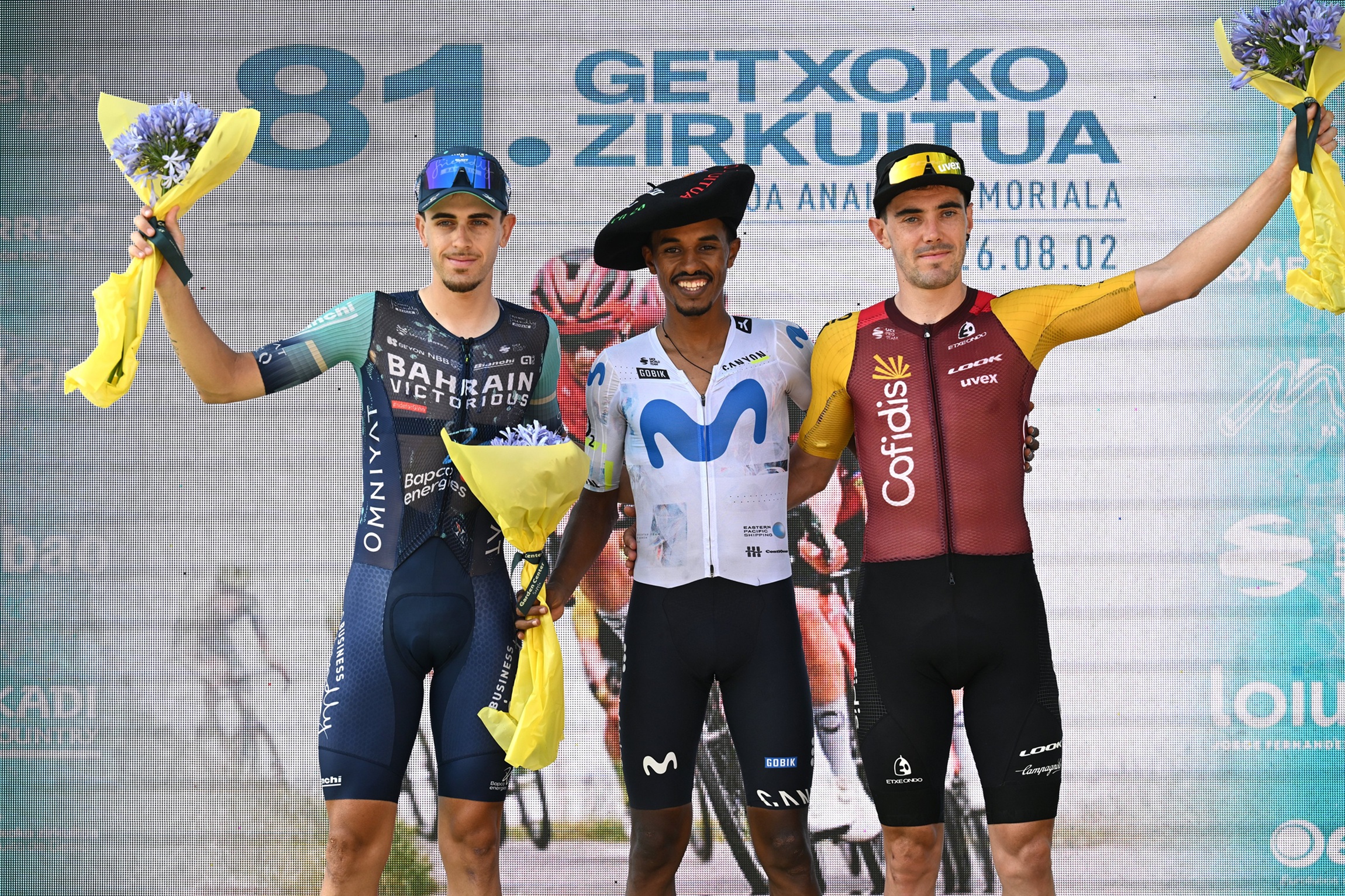 O pódio do Circuito de Getxo com Pau Miquel, Natnael Tesfatsion e Alex Aranburu