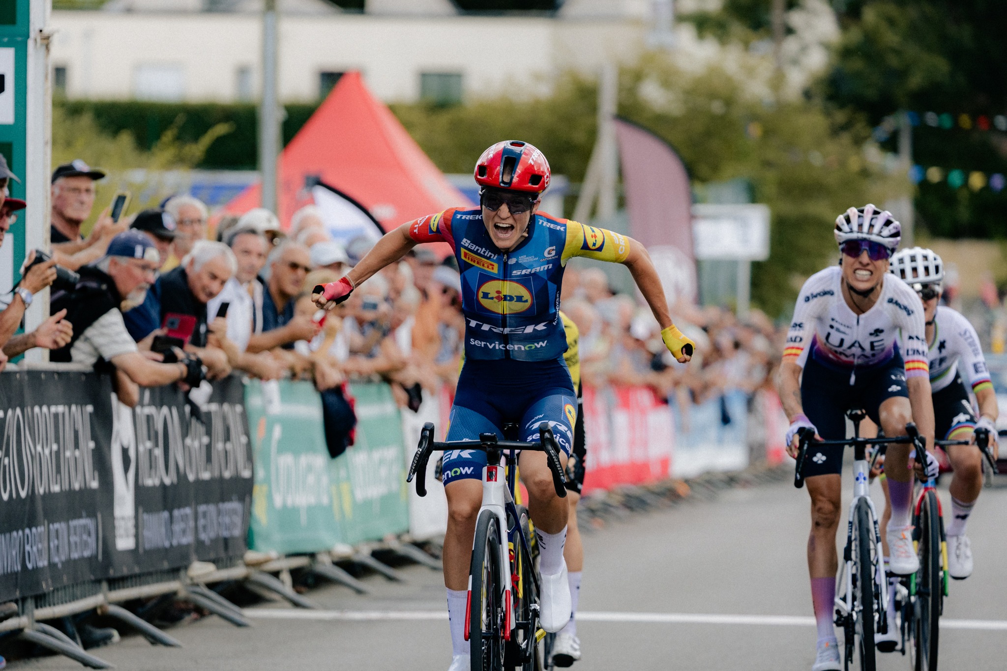 Loes Adegeest regressa aos triunfos na Kreiz Breizh Elites Féminin!