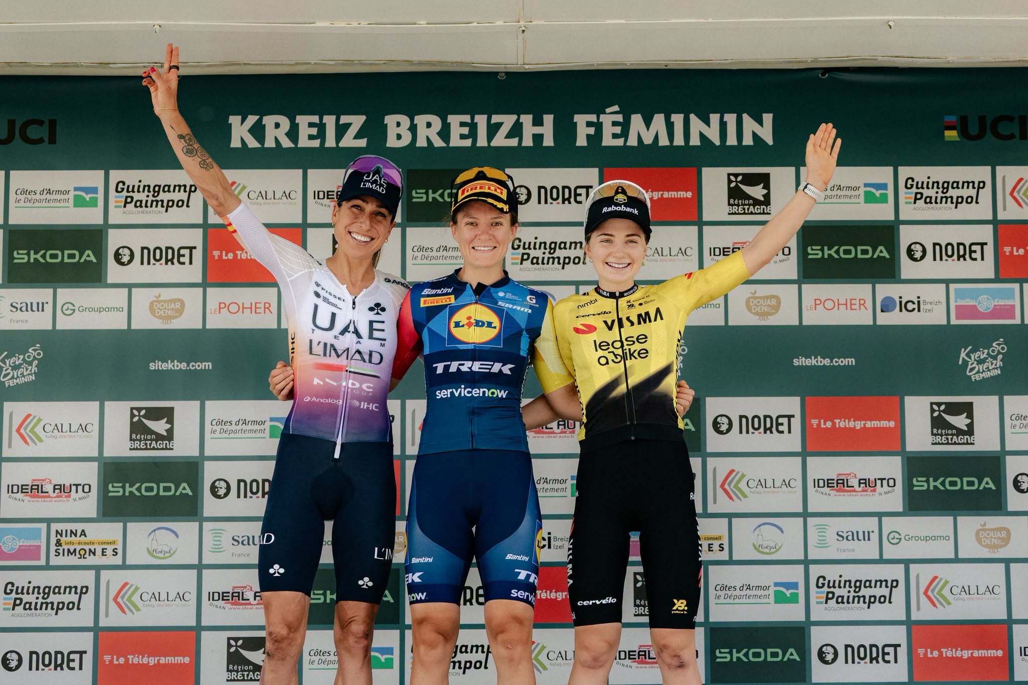 O pódio da Kreiz Breizh Elites Féminin com Mavi Garcia, Loes Adegeest e Sarah van Dam