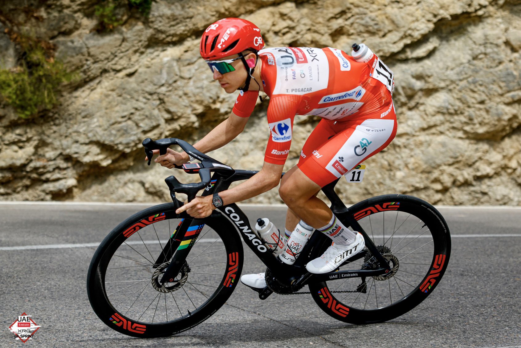 Tadej Pogacar segue o camisola vermelha da La Vuelta (Foto: SprintCyclingAgency)