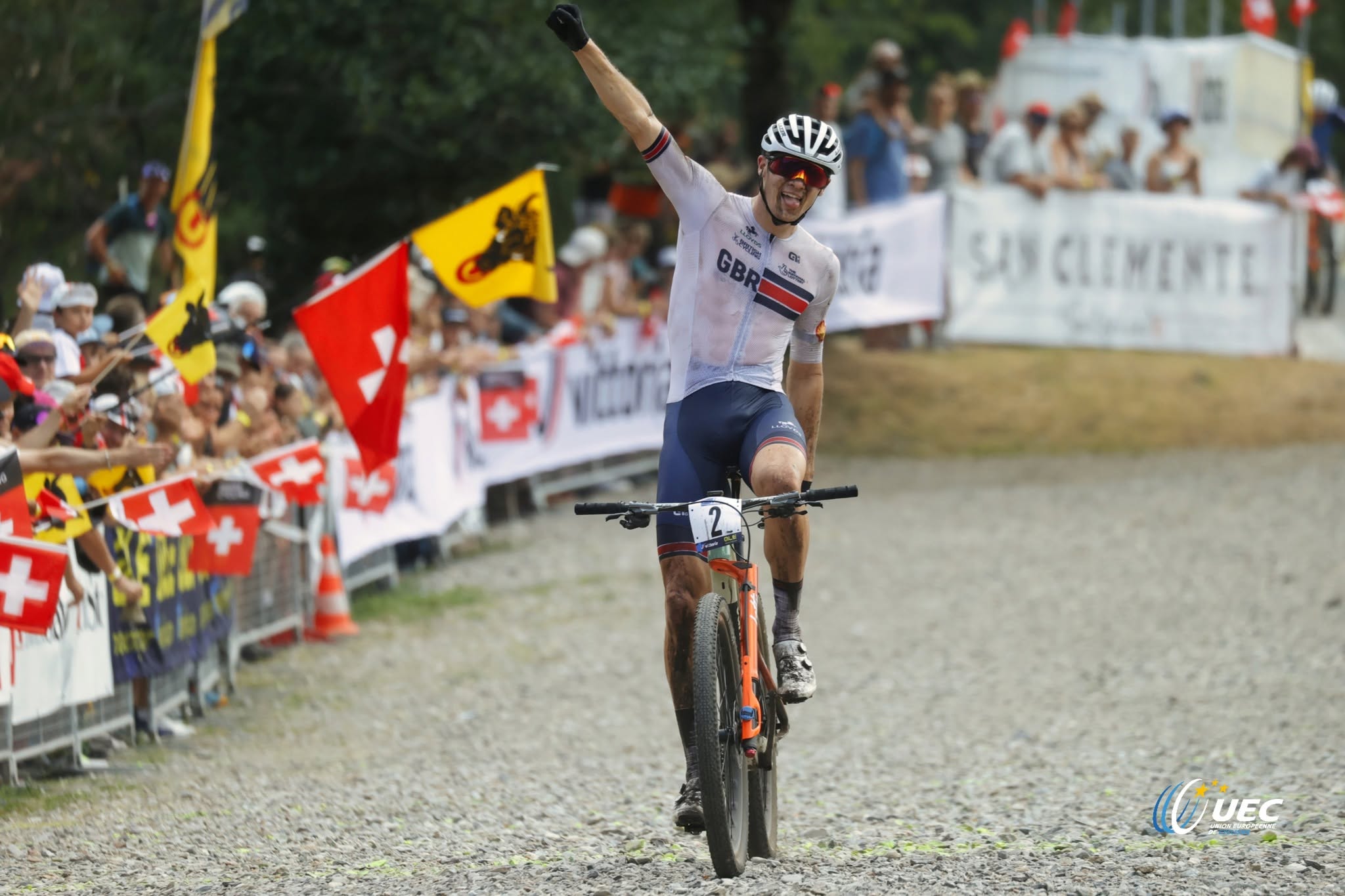 Charlie Aldridge e Sina Frei são os novos Campeões da Europa de XCO! Anina Hutter triunfa nas Sub-23!