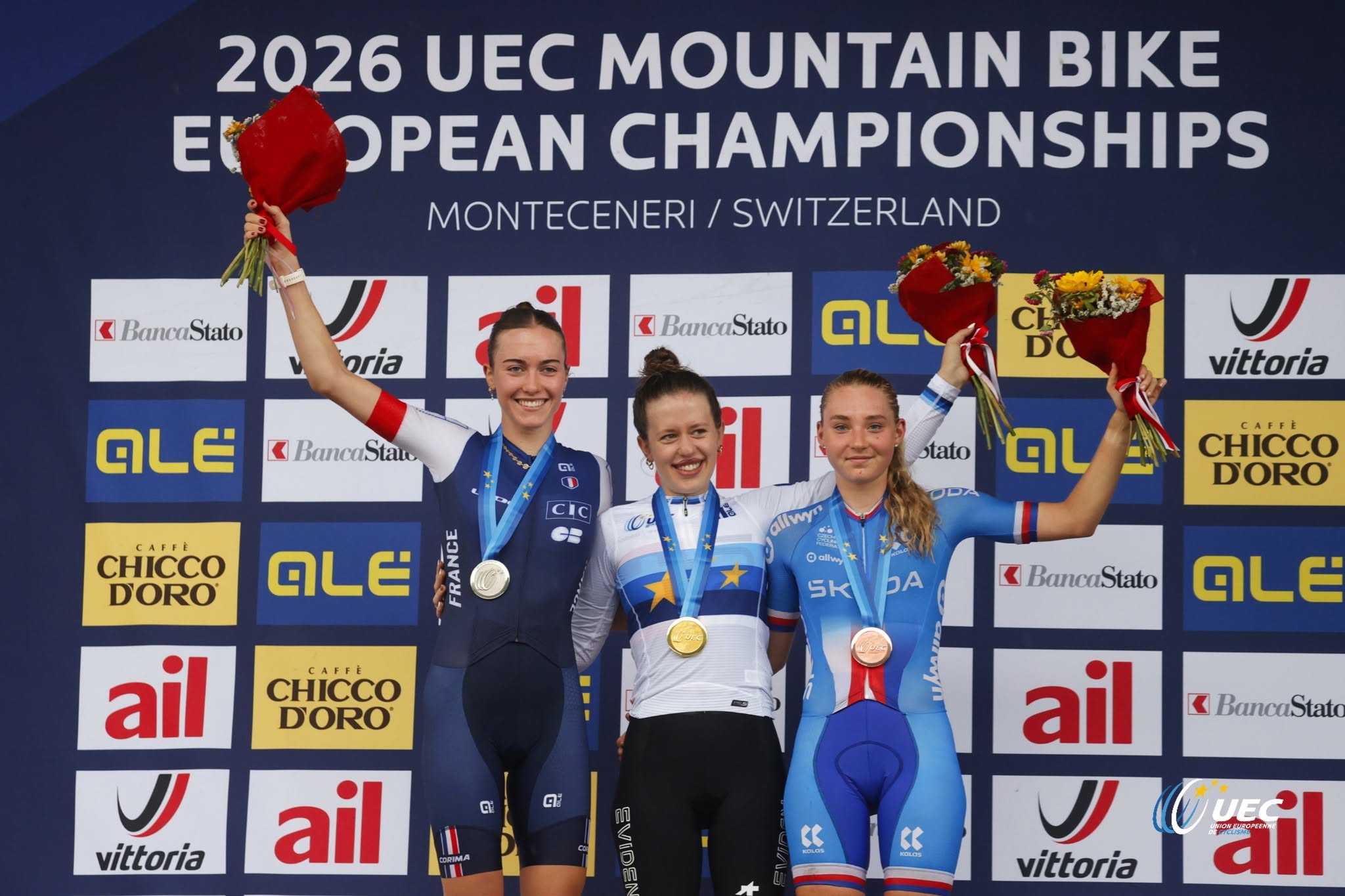 O pódio das juniores femininas com Lise Revol, Anja Grossmann e Barbora Bukovska