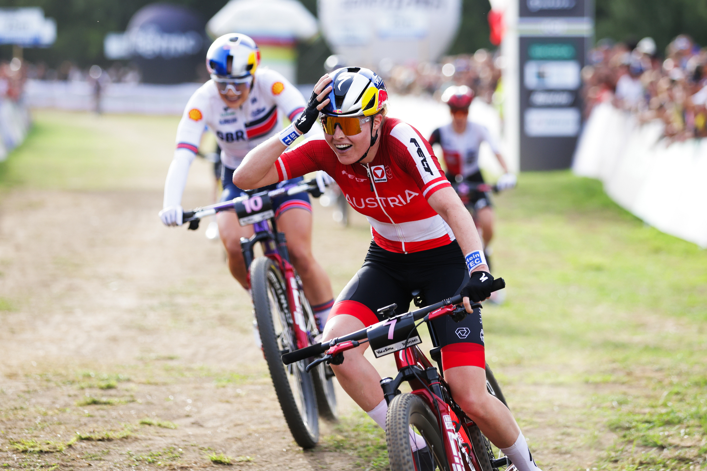 Laura Stigger surpreendeu ao conseguir sagrar-se Campeã do Mundo de XCC em elites