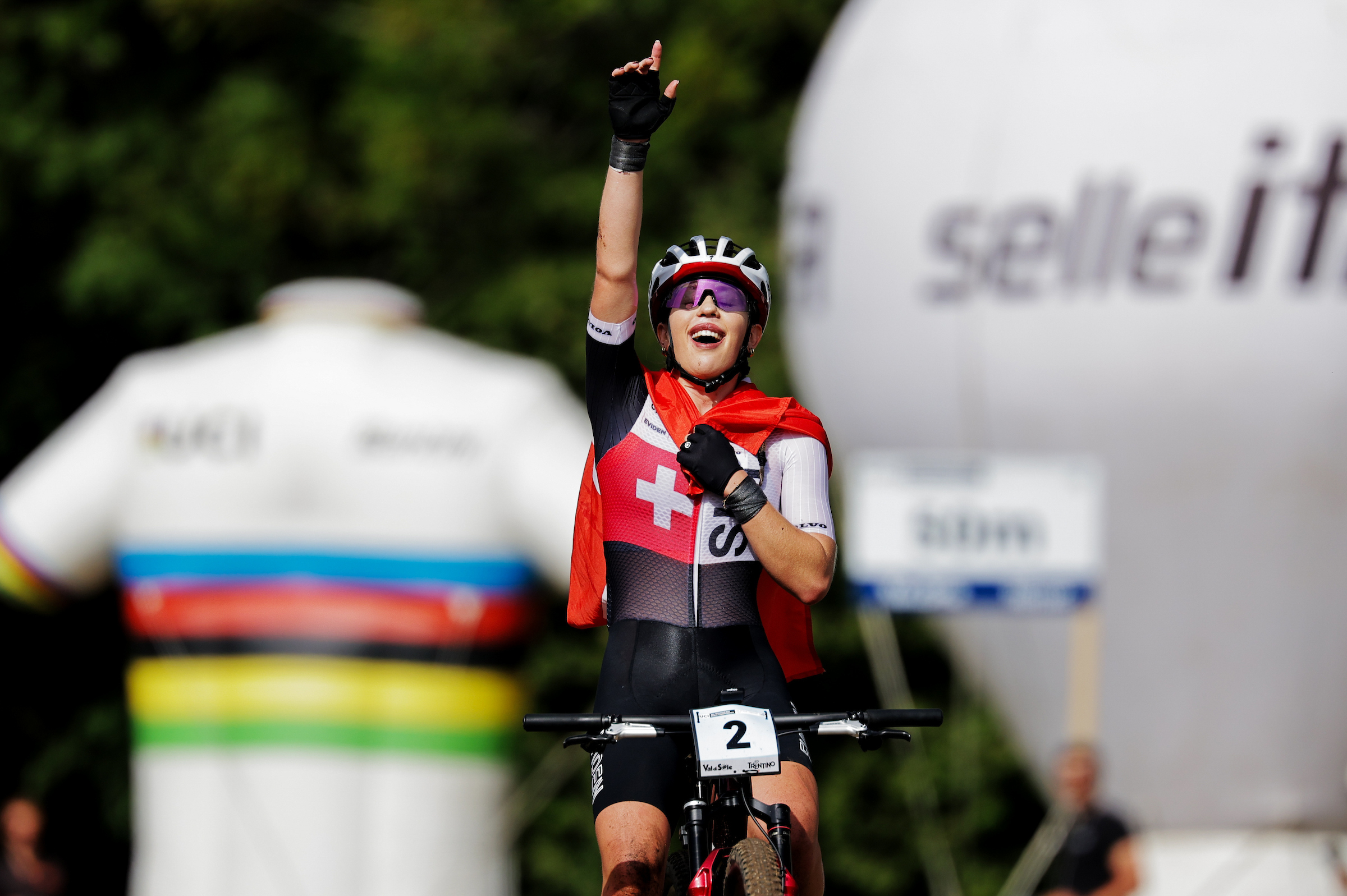Anja Grossmann e Connor Wright são os novos Campeões do Mundo de XCO Júnior!