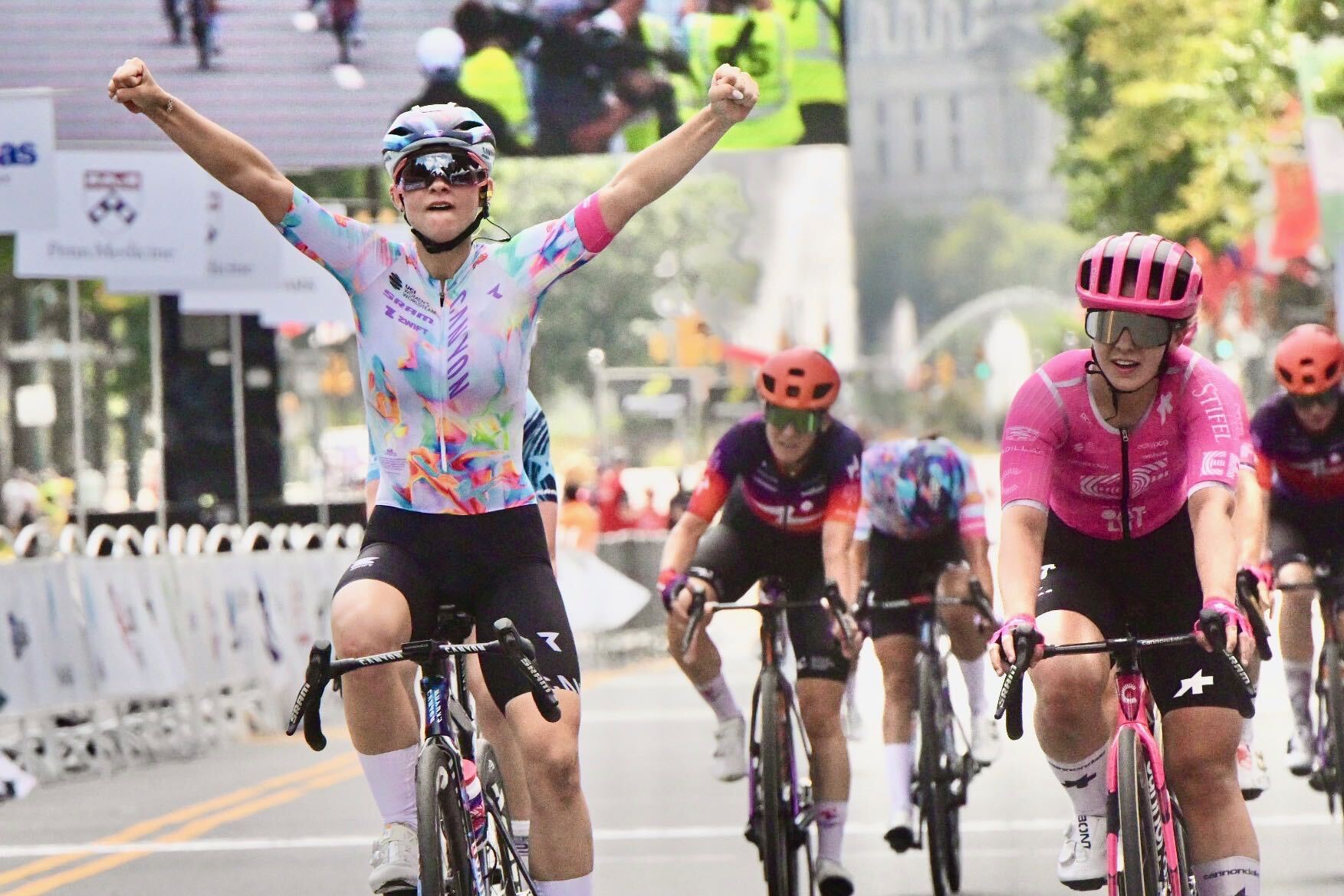 Chiara Consonni regressa aos triunfos na Philadelphia Cycling Classic!