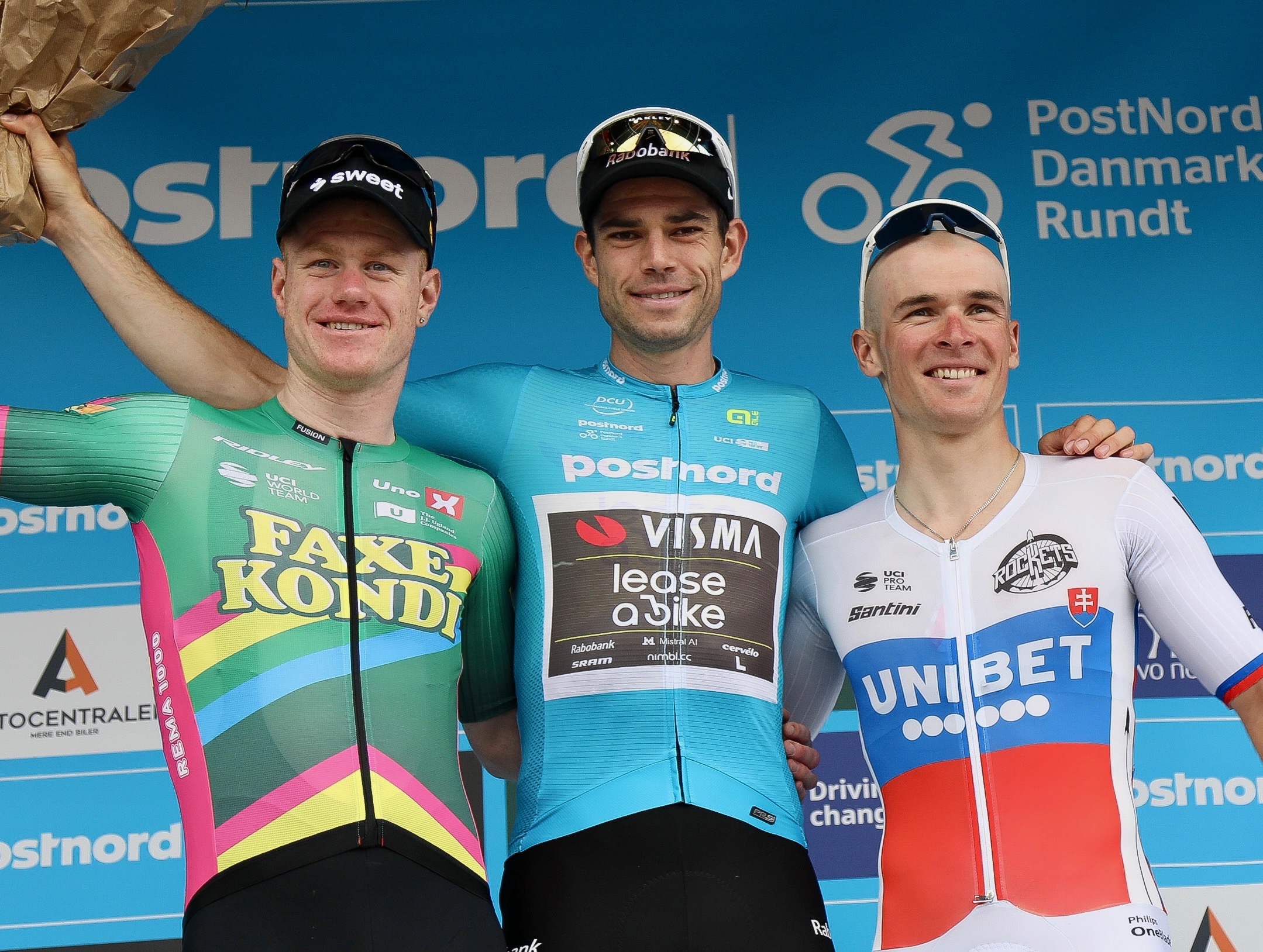 O pódio final do PostNord Tour of Denmark com Henrik Pedersen, Wout van Aert e Lukas Kubis (Foto: Dan Møller)